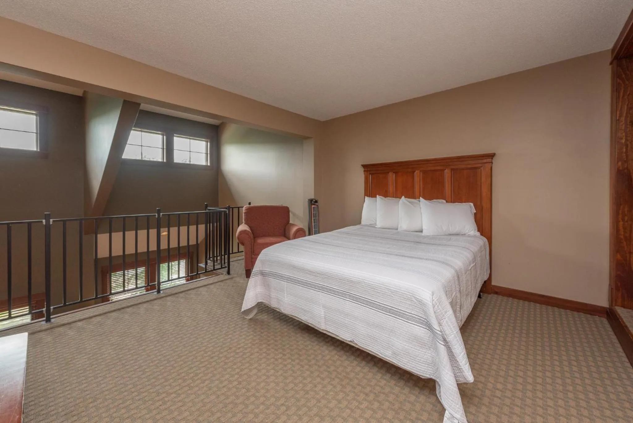 Bed in A305 Studio & Loft Lake View