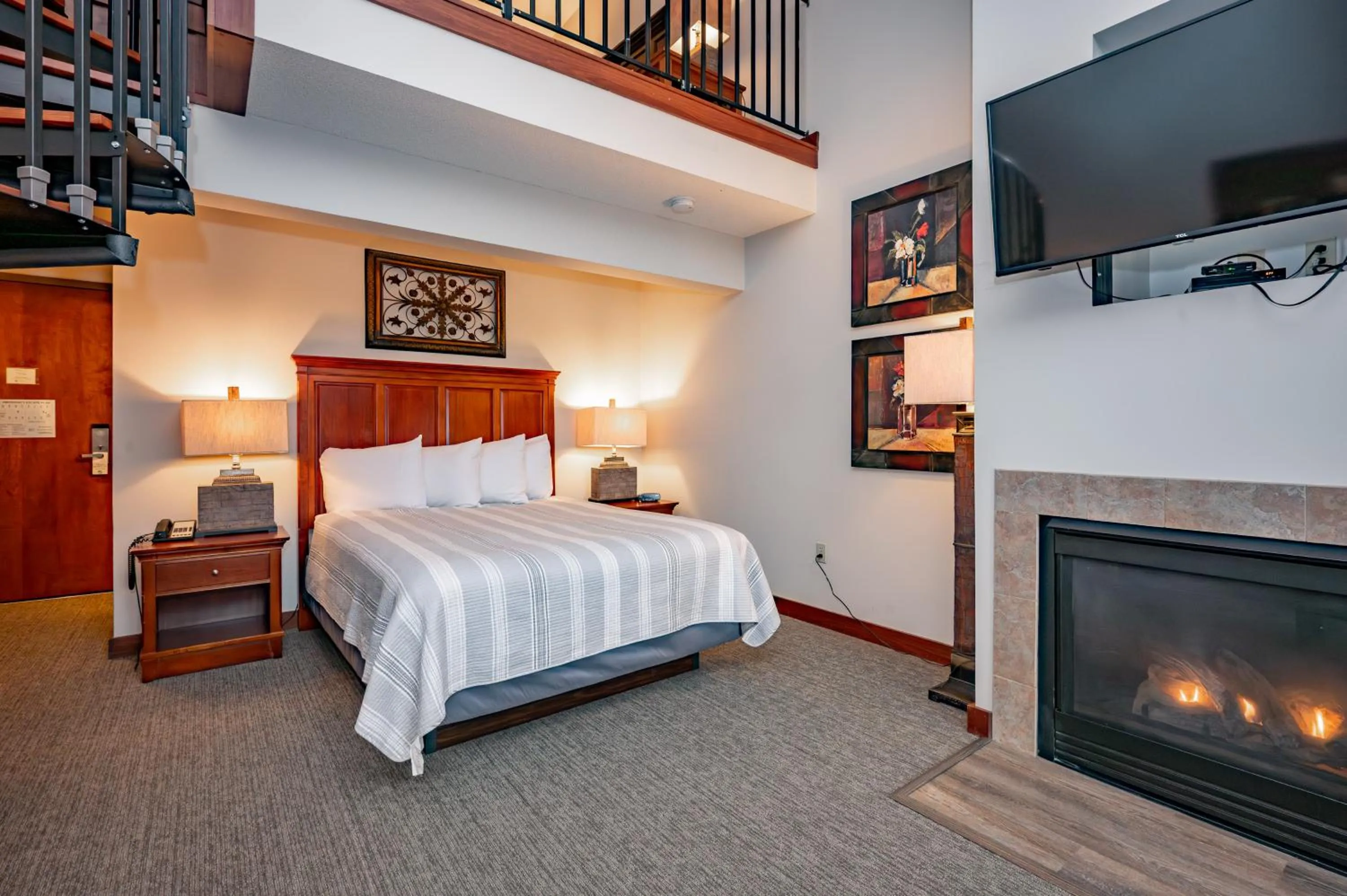 Bed in A309 Studio & Loft Lake View