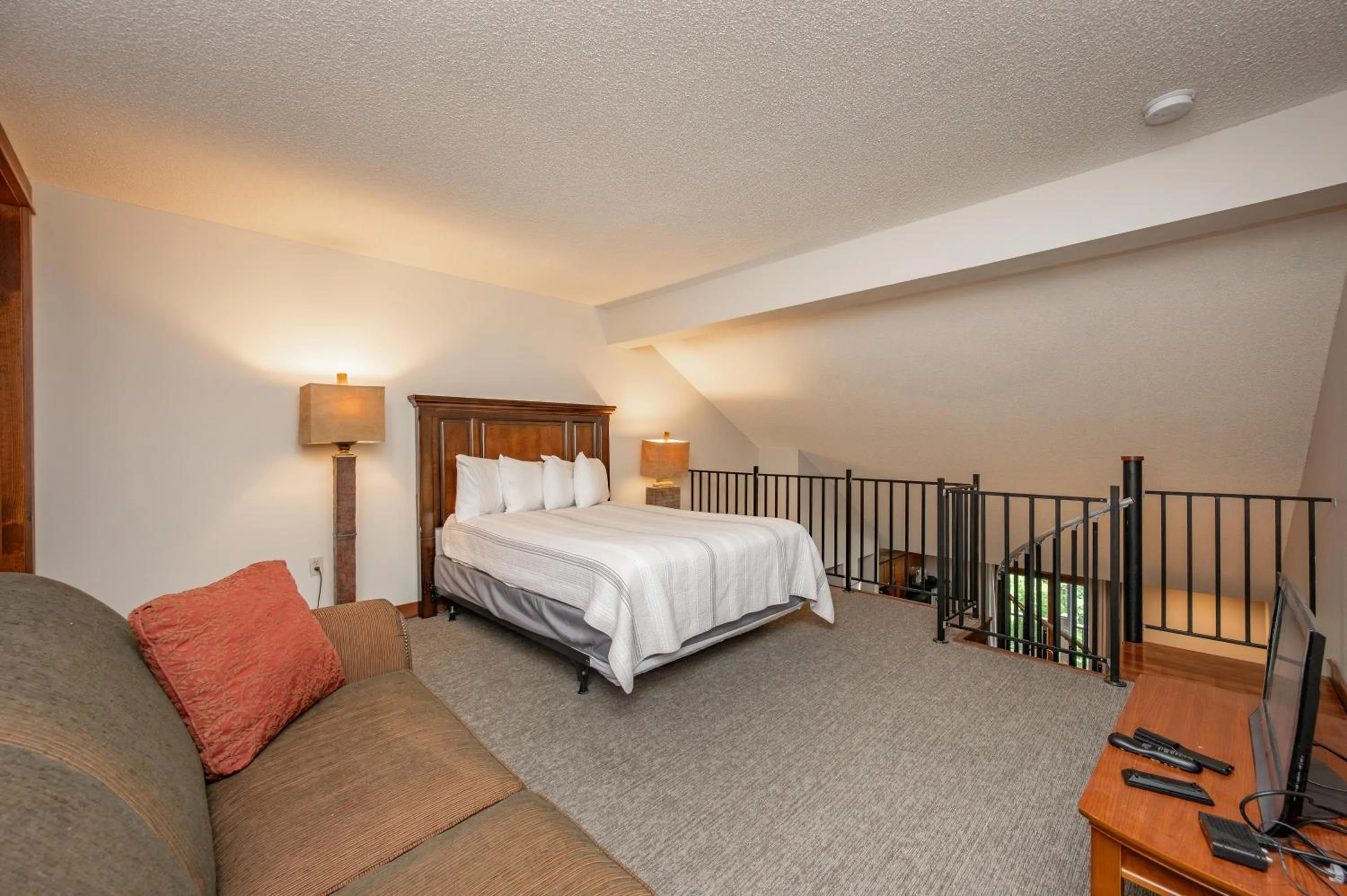 Bed in A309 Studio & Loft Lake View