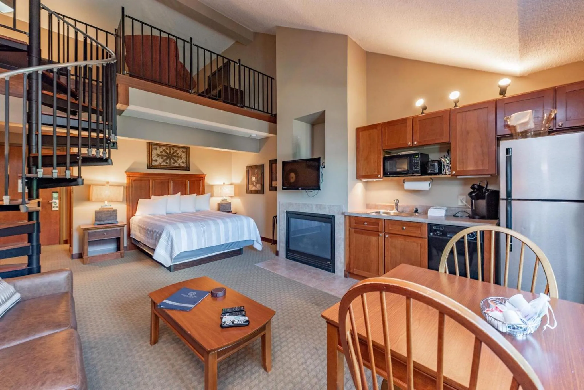 Bed in A313 Studio & Loft Lake View