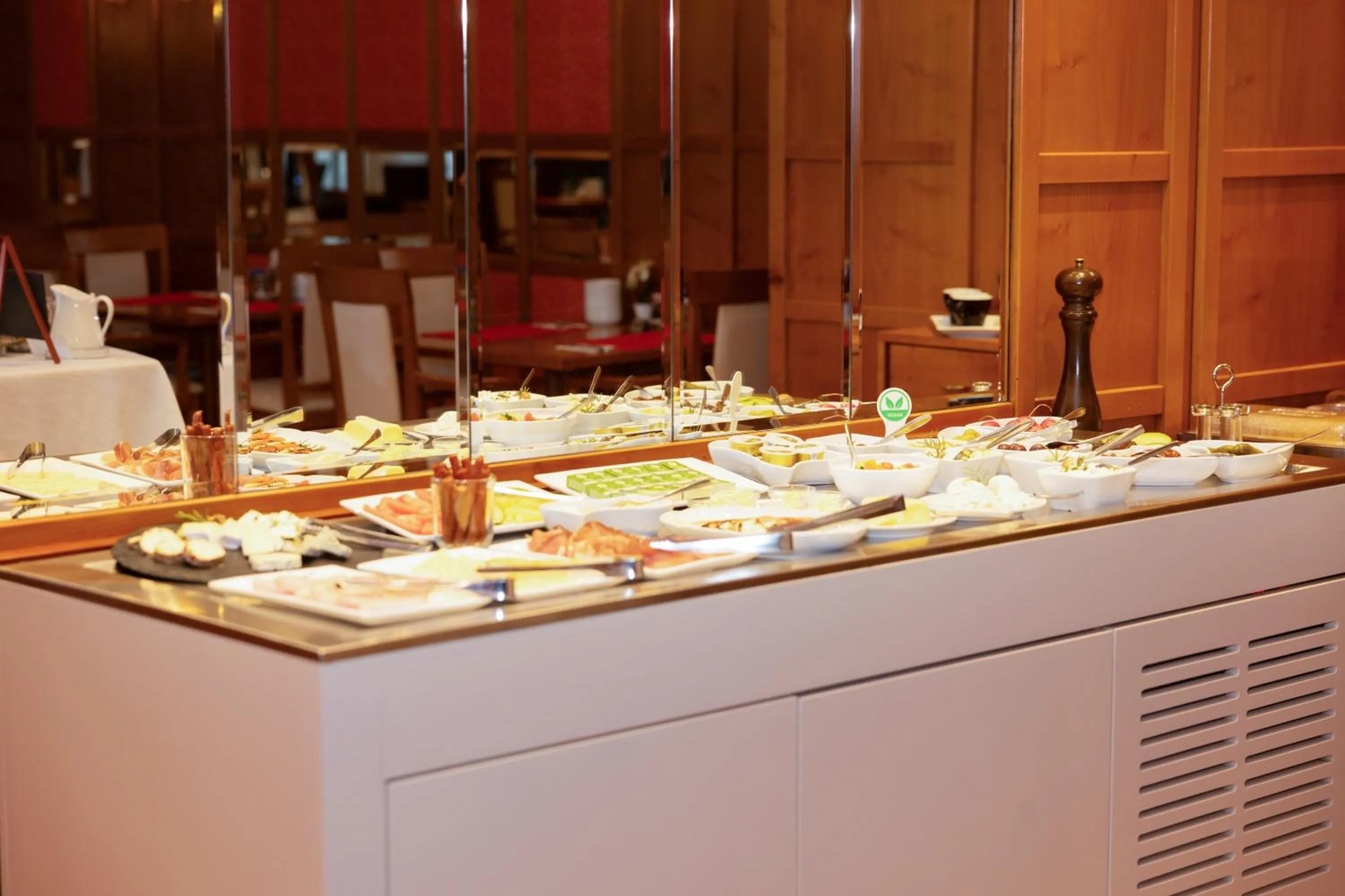 Buffet breakfast in Hotel Gollner