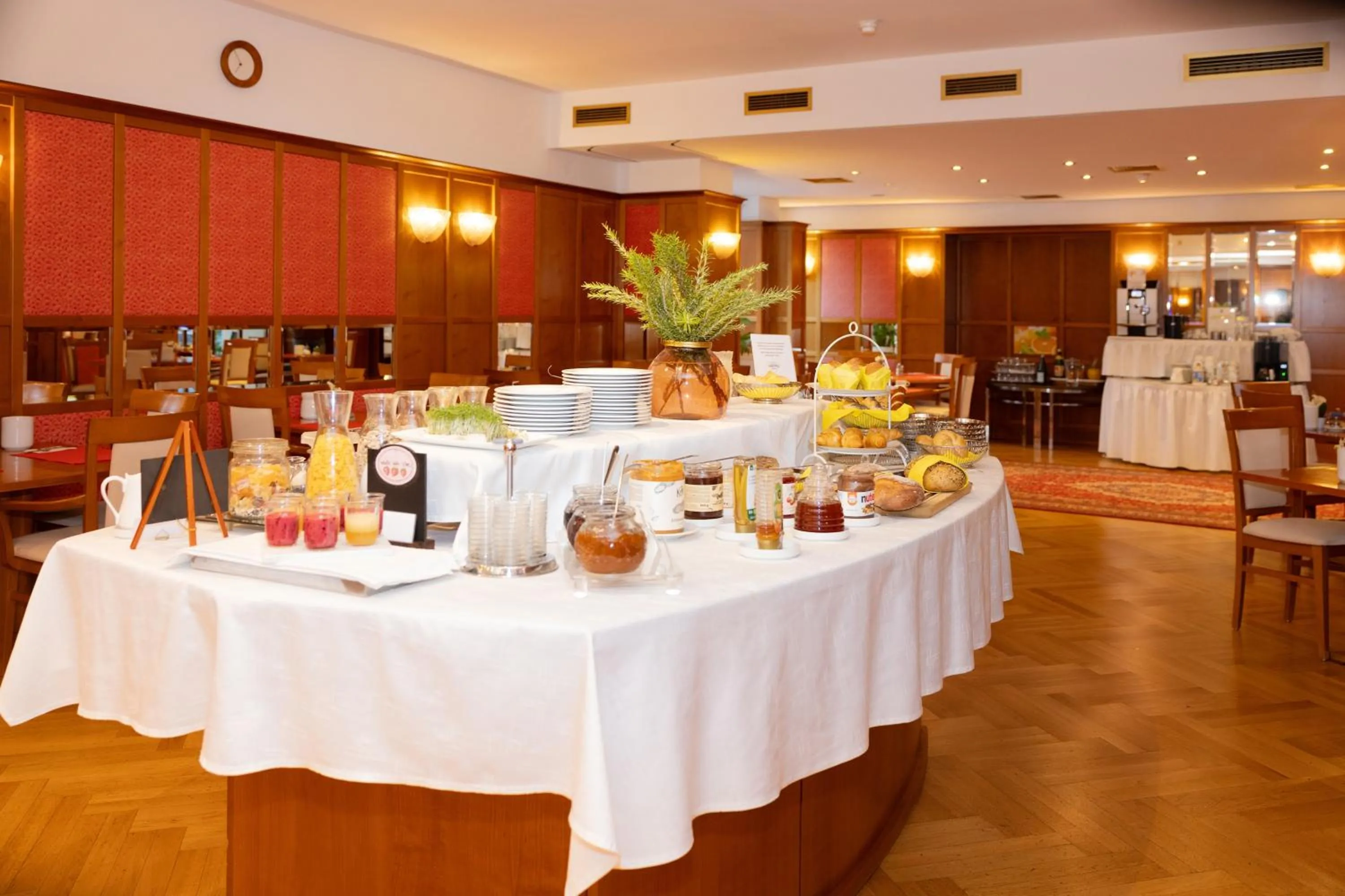 Buffet breakfast in Hotel Gollner