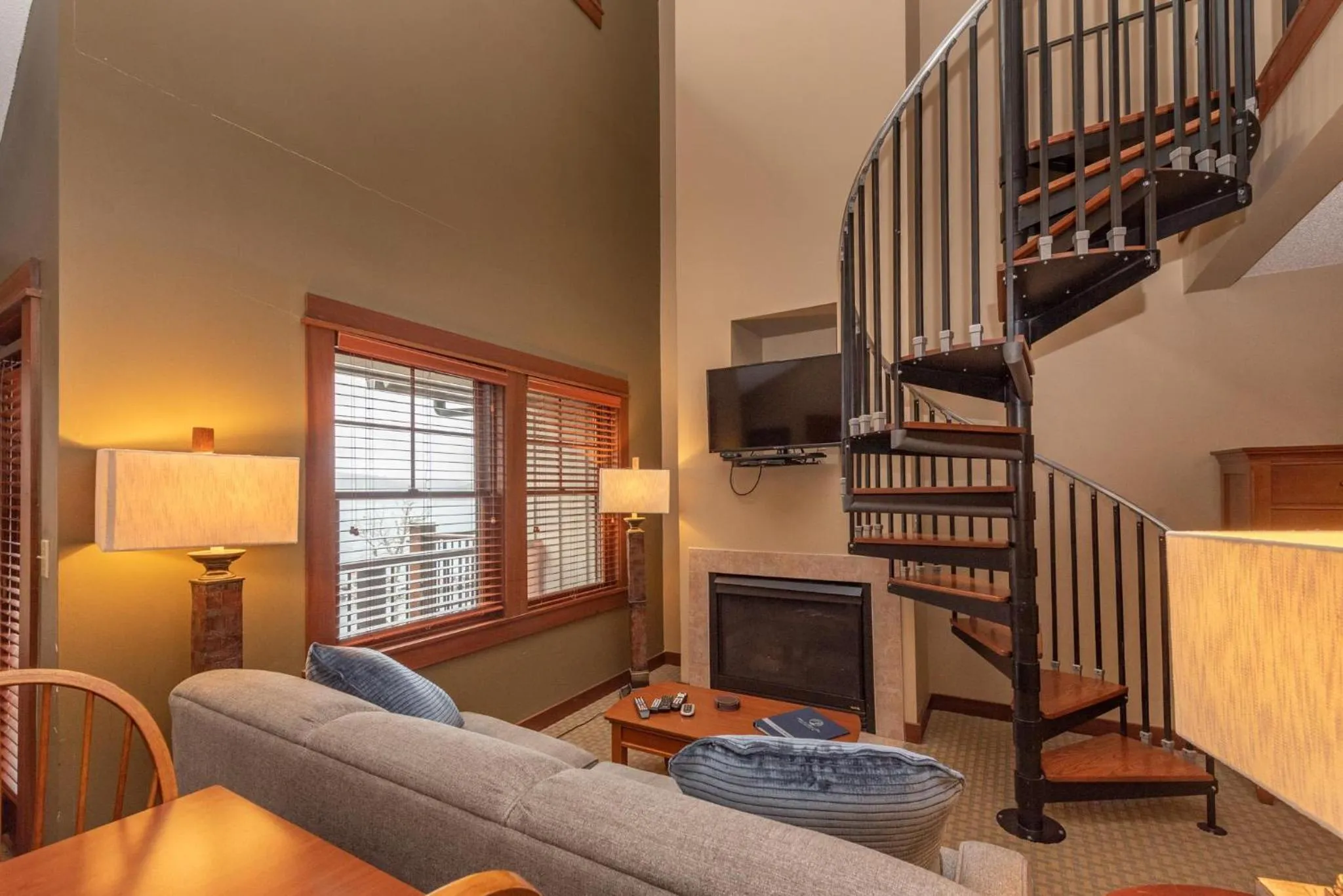 A315 Studio & Loft Lake View