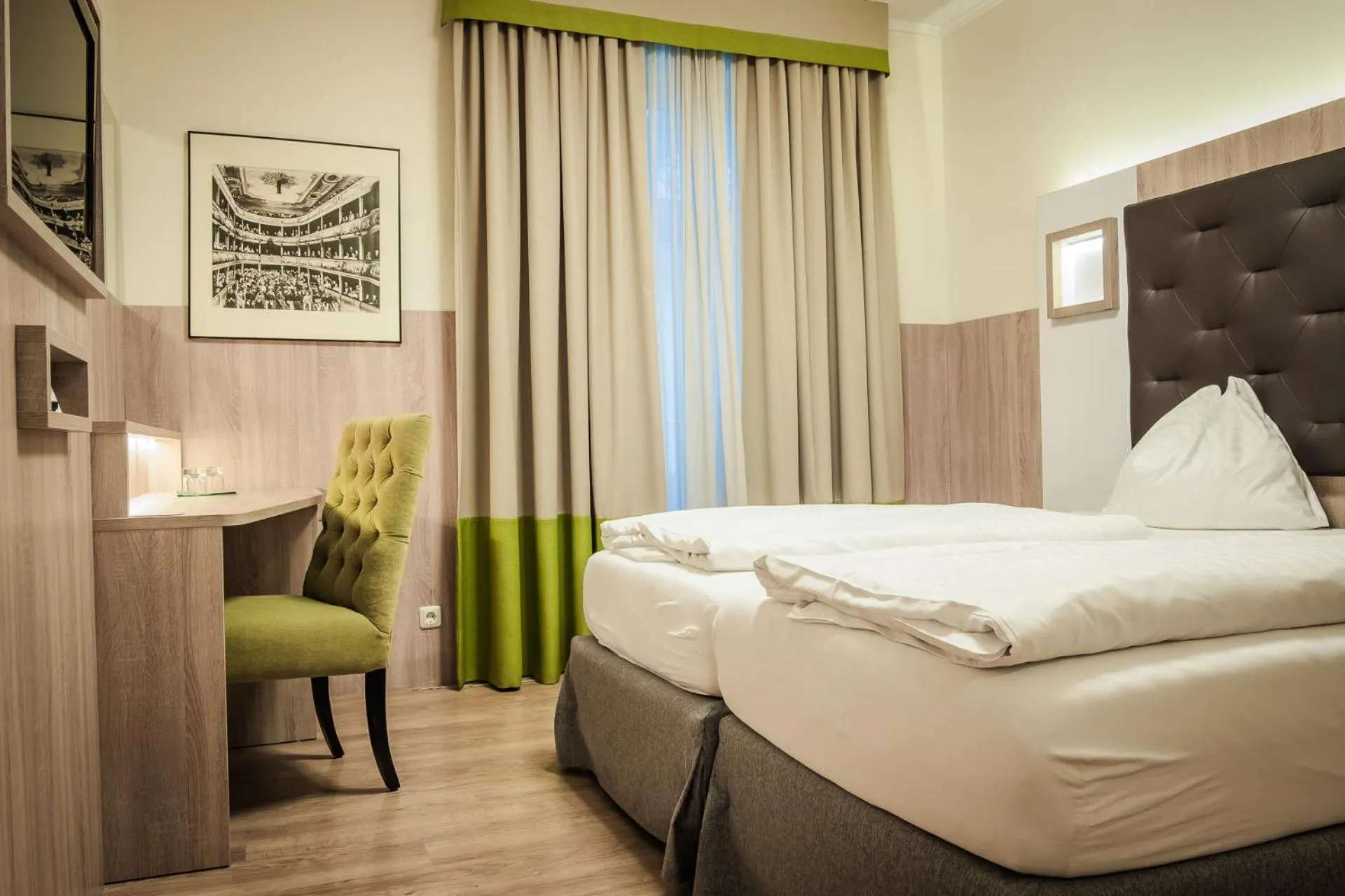 Bedroom, Bed in Theater Hotel Salzburg