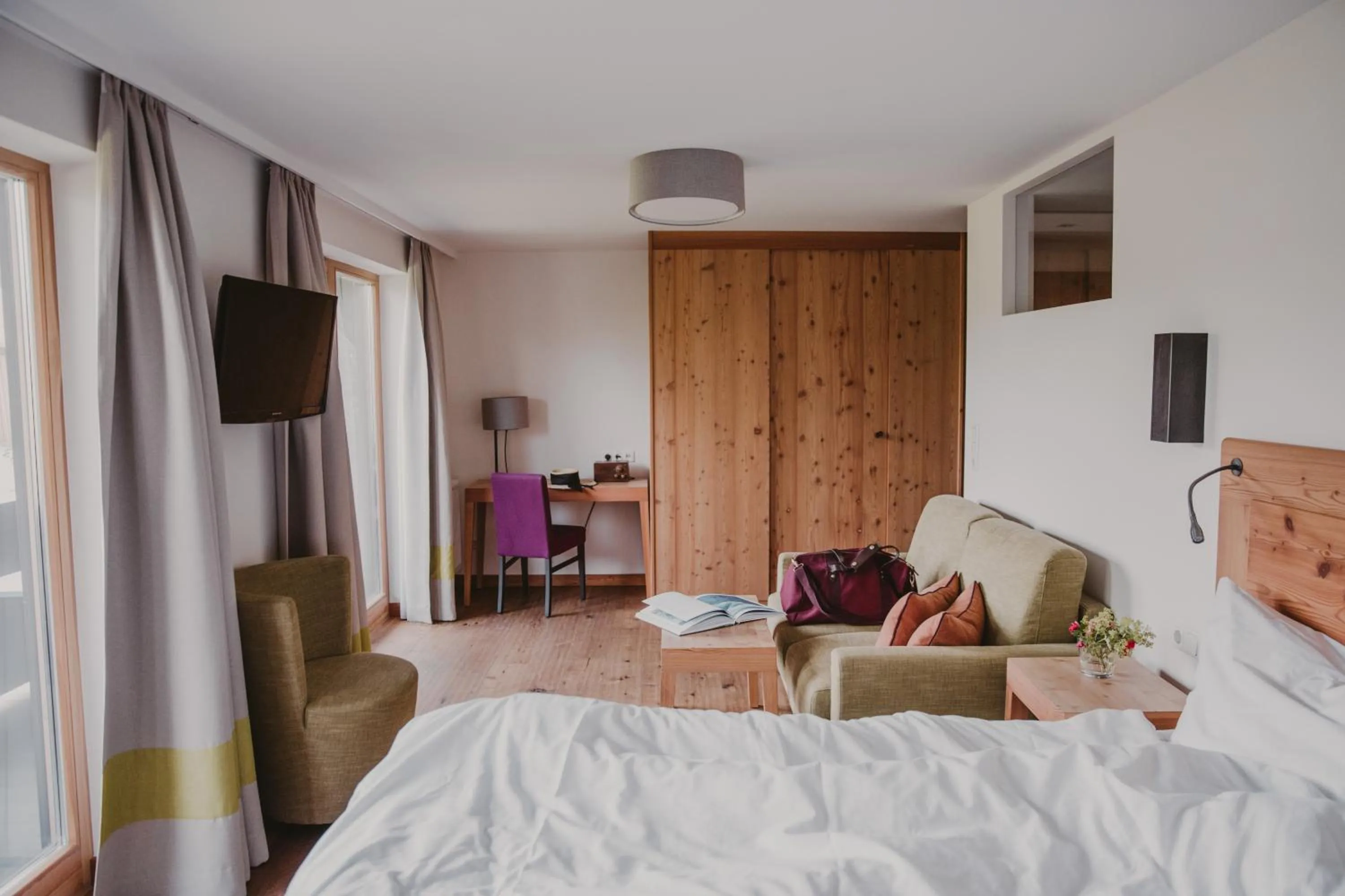 Photo of the whole room, Bed in SEEBICHL haus am see Designhotel Kitzbühel