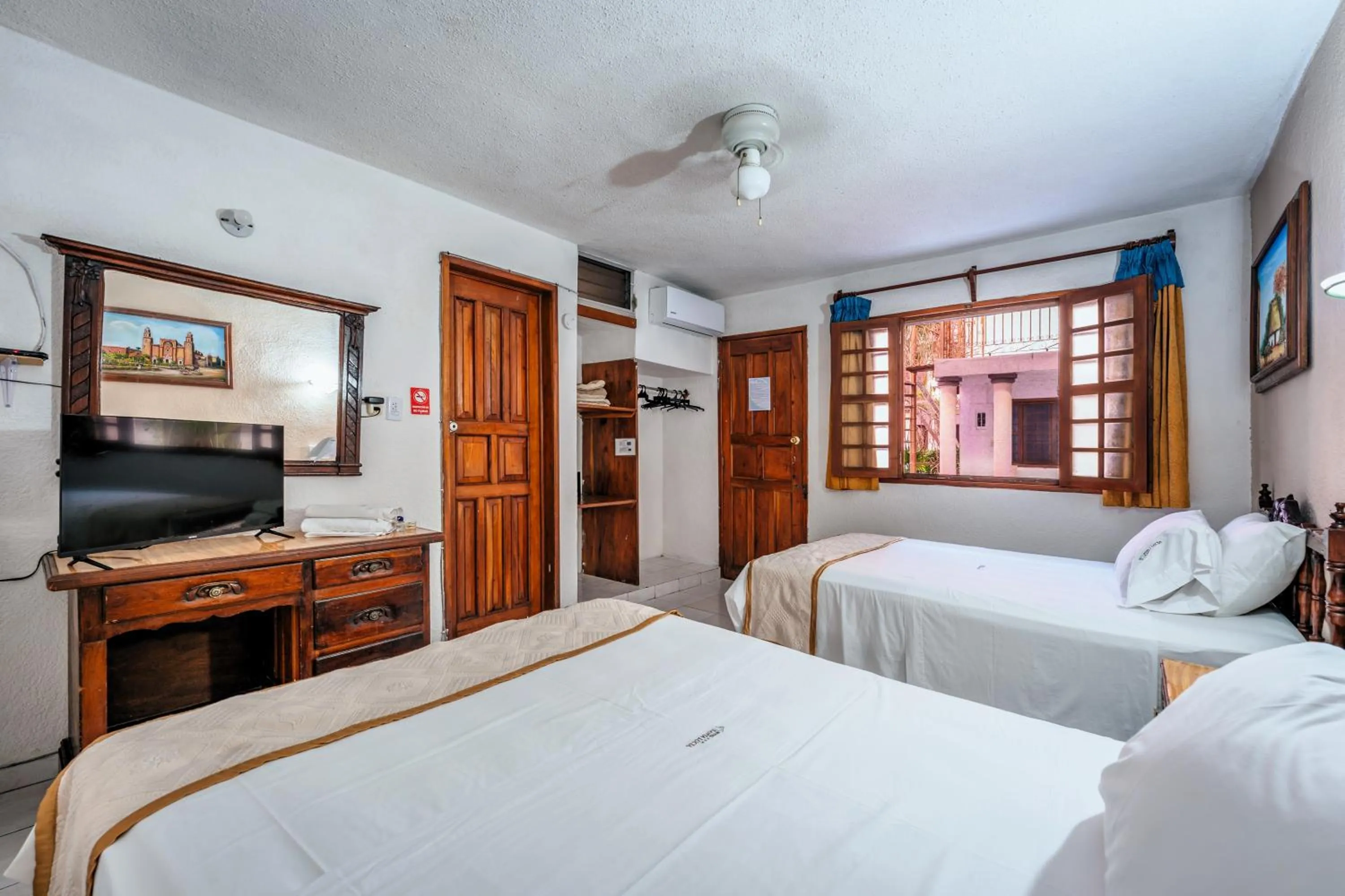 Photo of the whole room, Bed in Hotel Santa Lucía