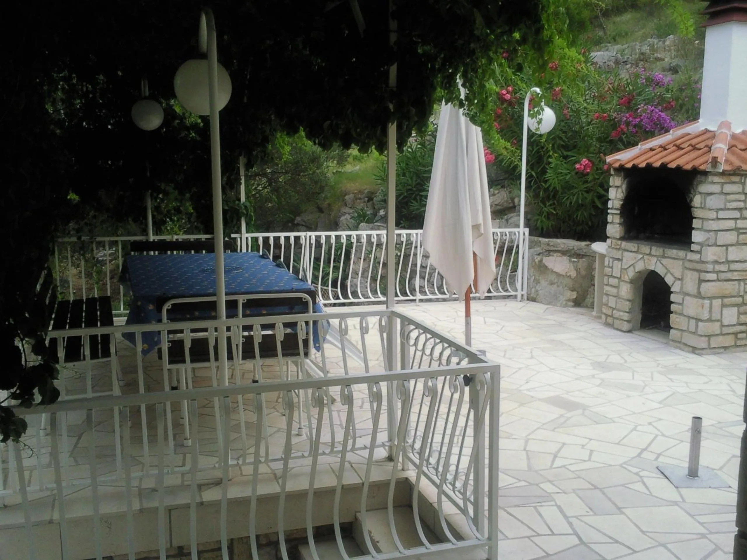 BBQ facilities in Apartments Villa Sonia & Teo Hvar