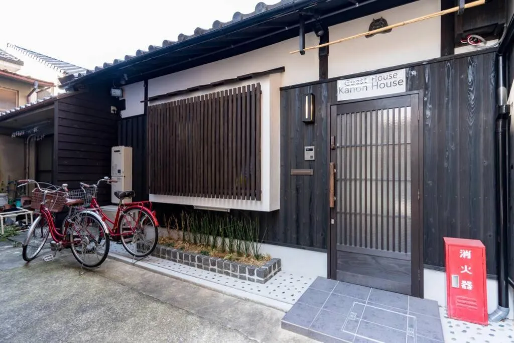 Facade/entrance in 三十三間堂近くのカノンハウス Kanon House