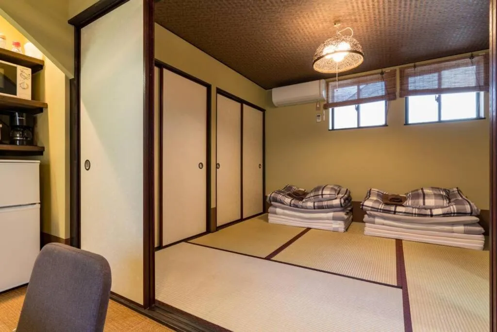 Living room, Bed in 三十三間堂近くのカノンハウス Kanon House