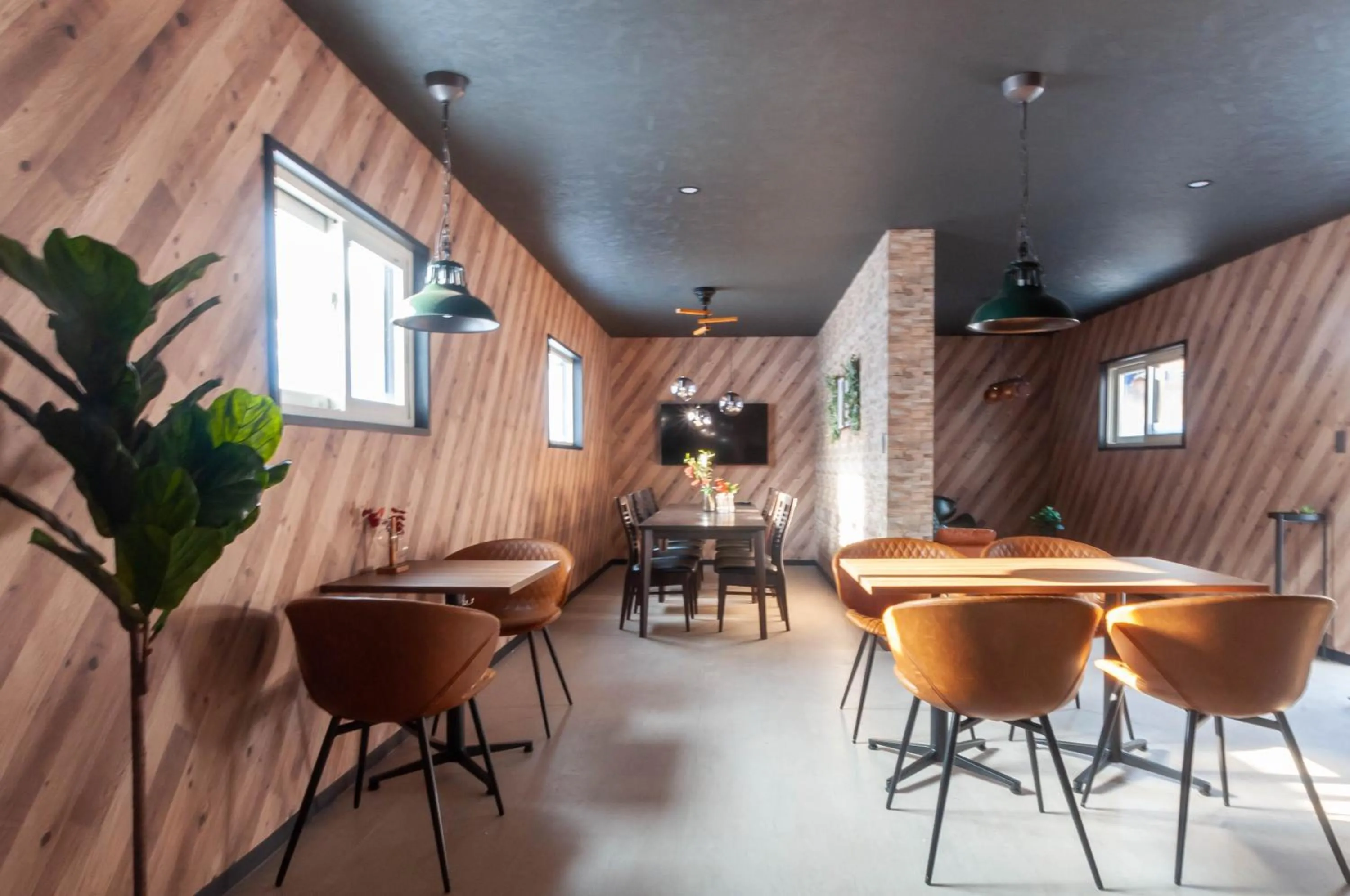 Communal lounge/ TV room in Rusutsu Grand Cabin