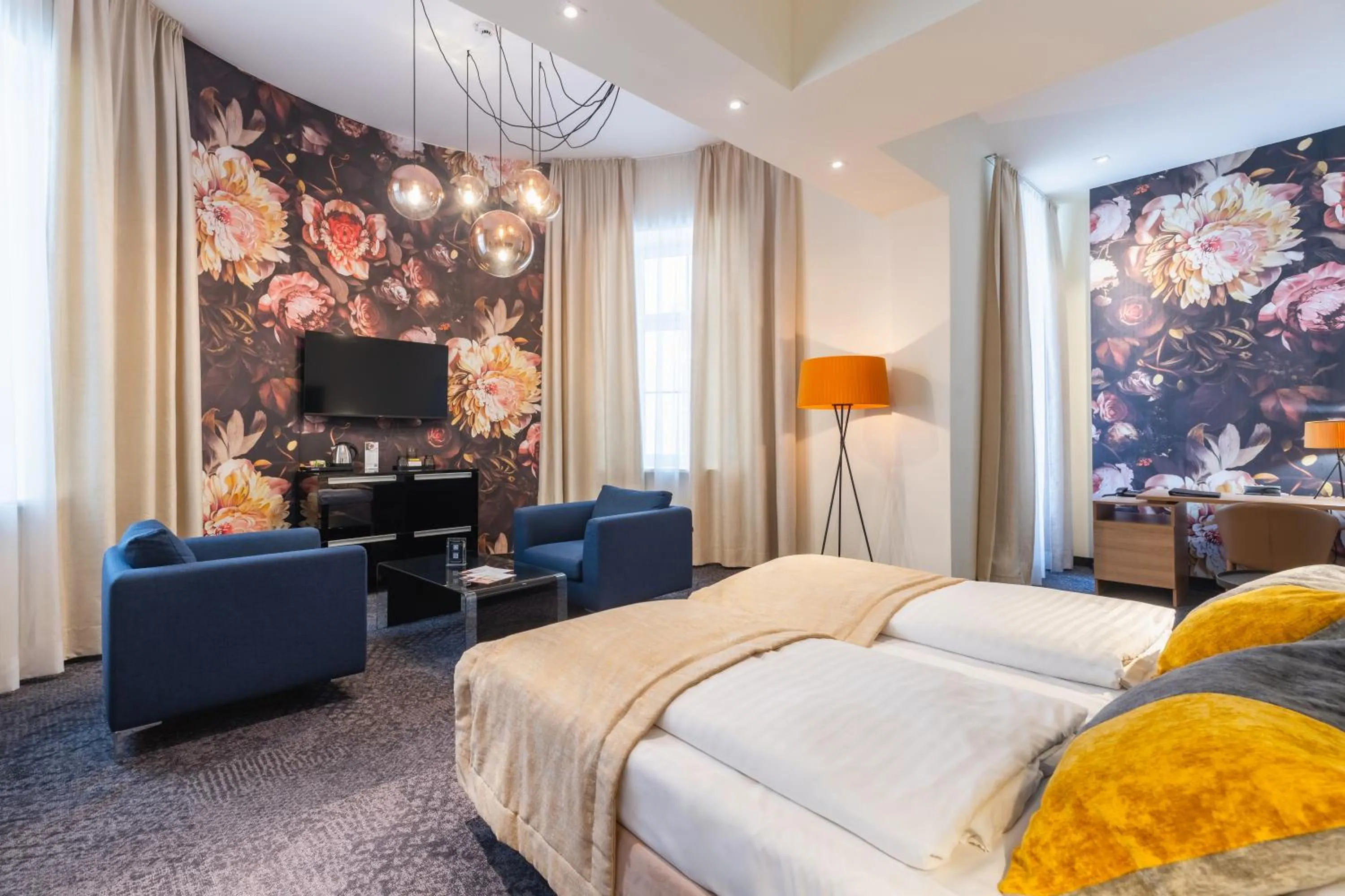 Bedroom, Bed in HiLight Suites Hotel