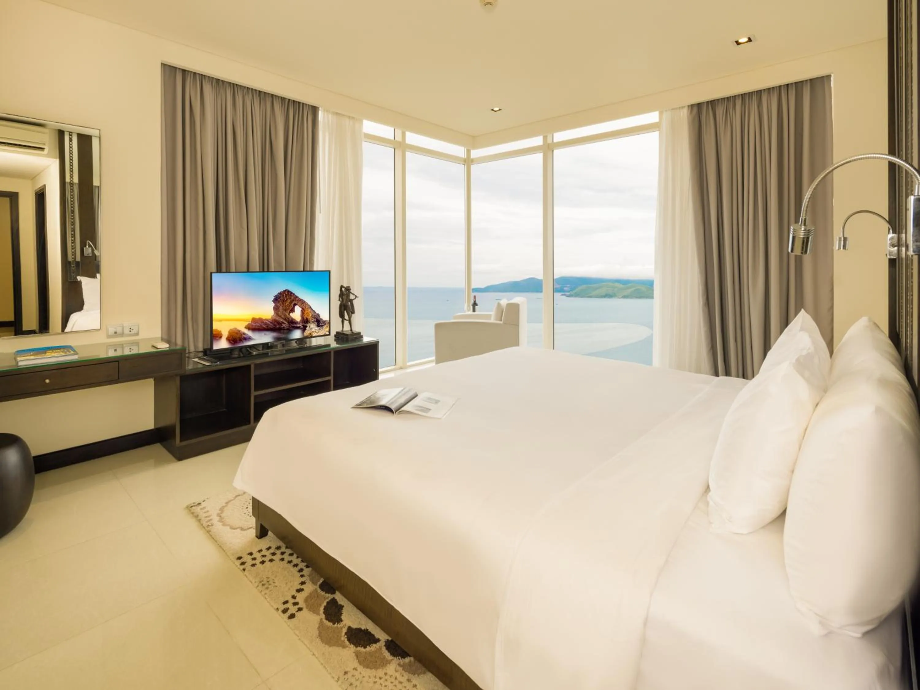 Communal lounge/ TV room, Bed in The Costa Nha Trang Residences