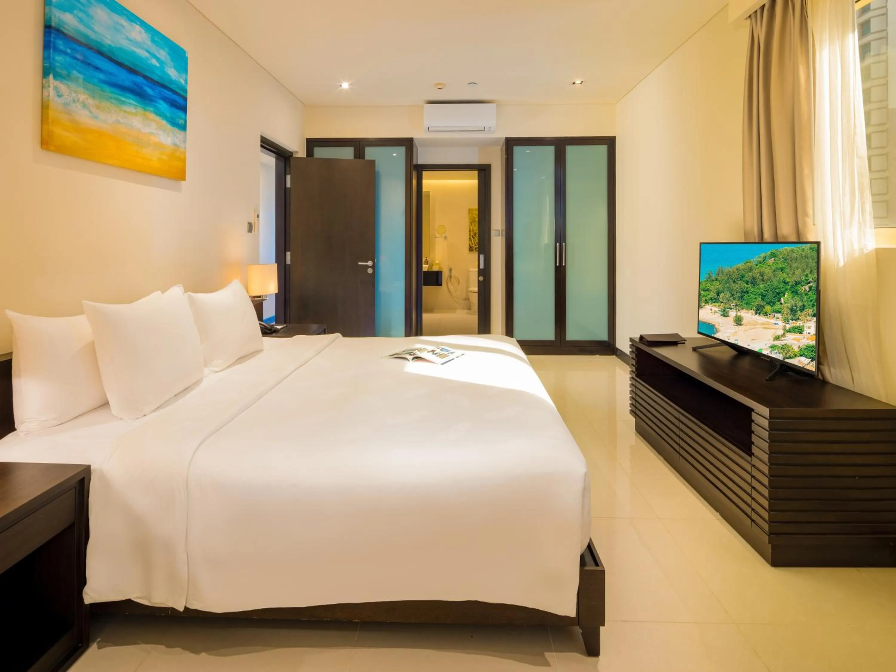 Communal lounge/ TV room, Bed in The Costa Nha Trang Residences