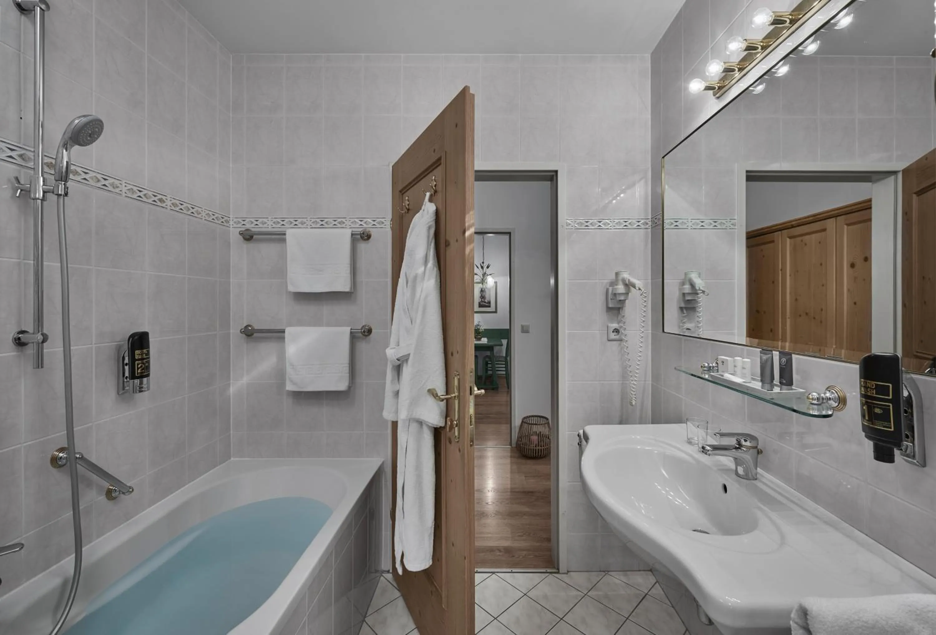 Toilet in Lisi Family Hotel