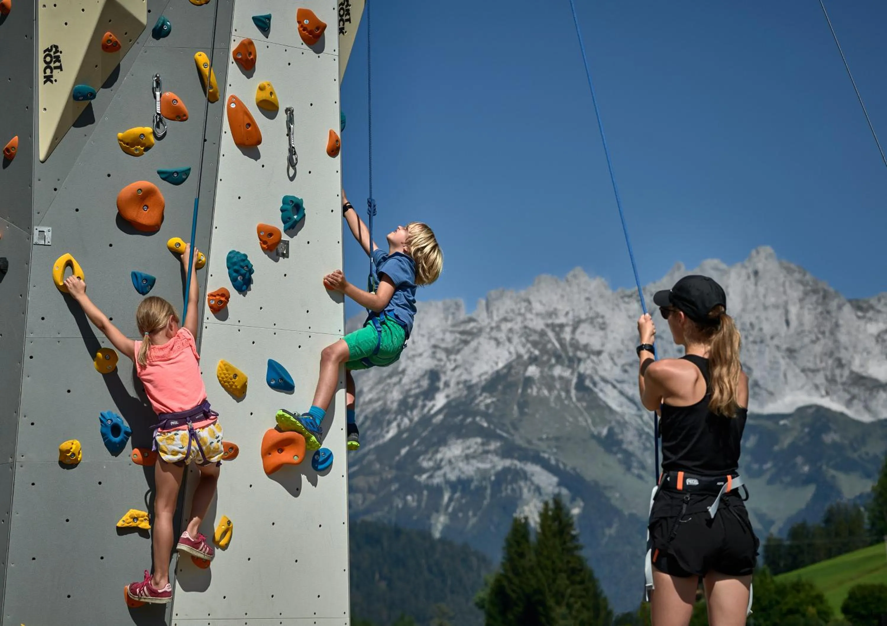 Entertainment in Lisi Family Hotel