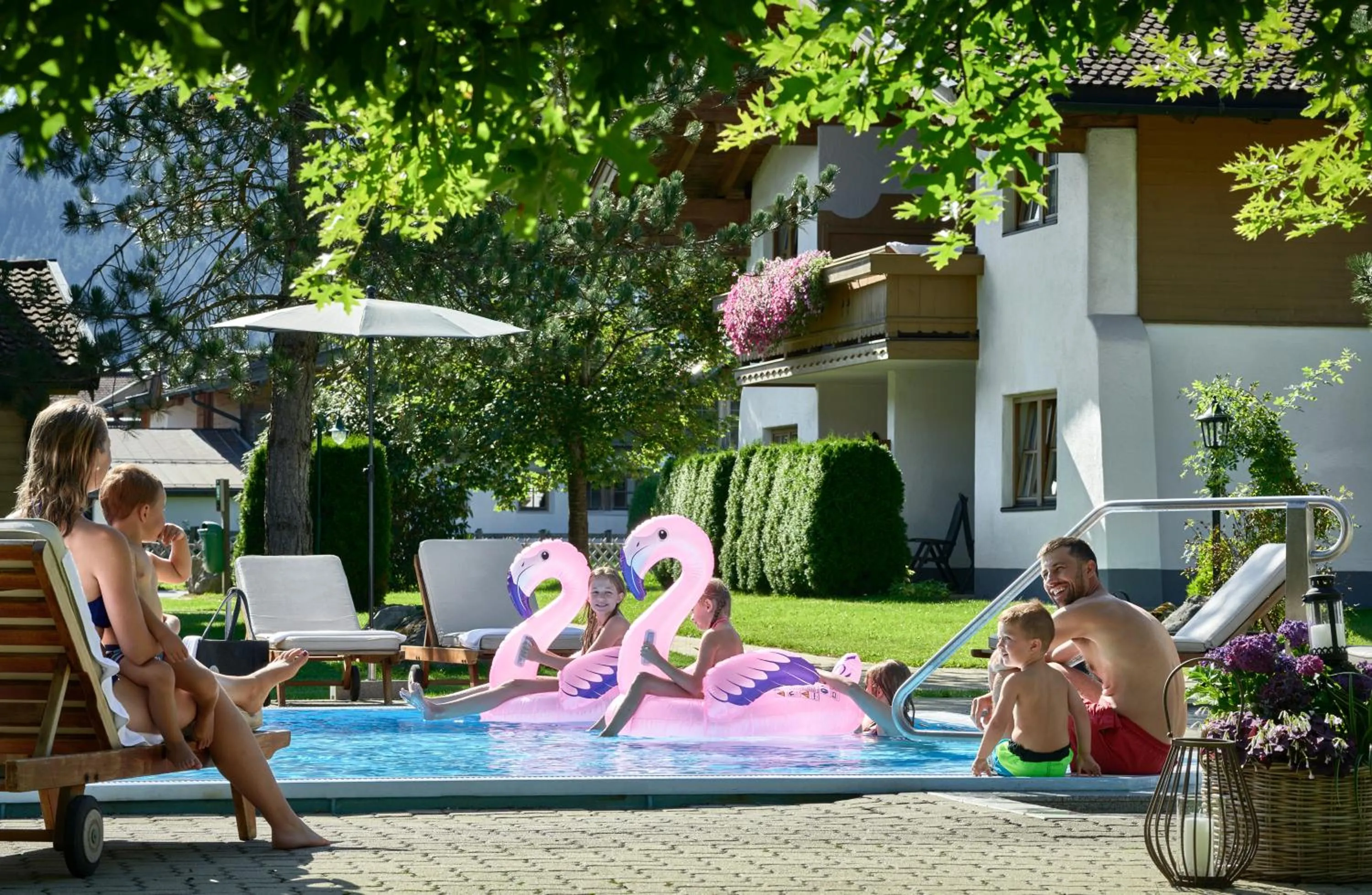 Swimming pool in Lisi Family Hotel