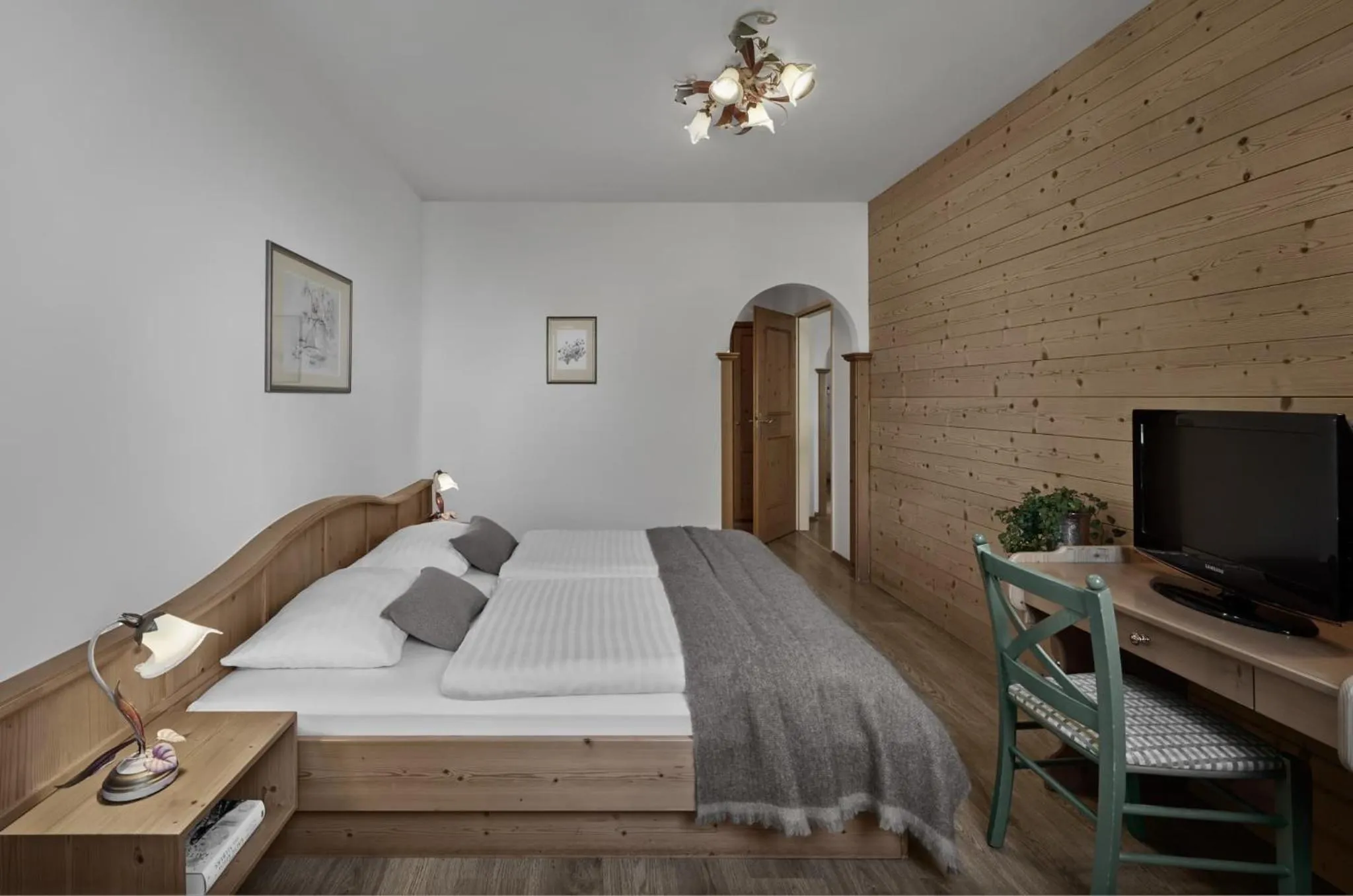 Photo of the whole room, Bed in Lisi Family Hotel