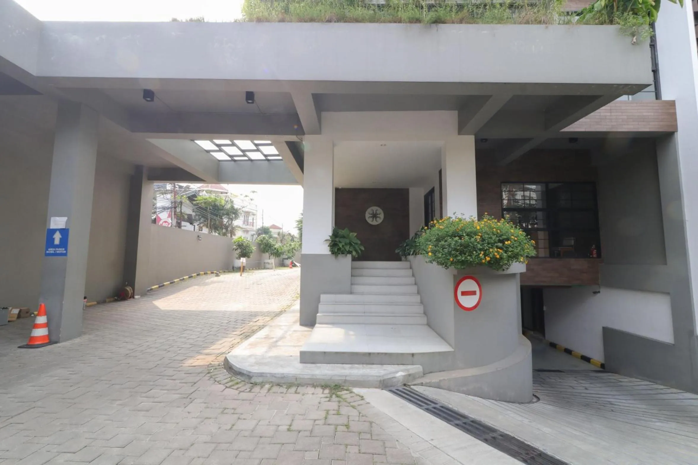 Day in Mendjangan Residence