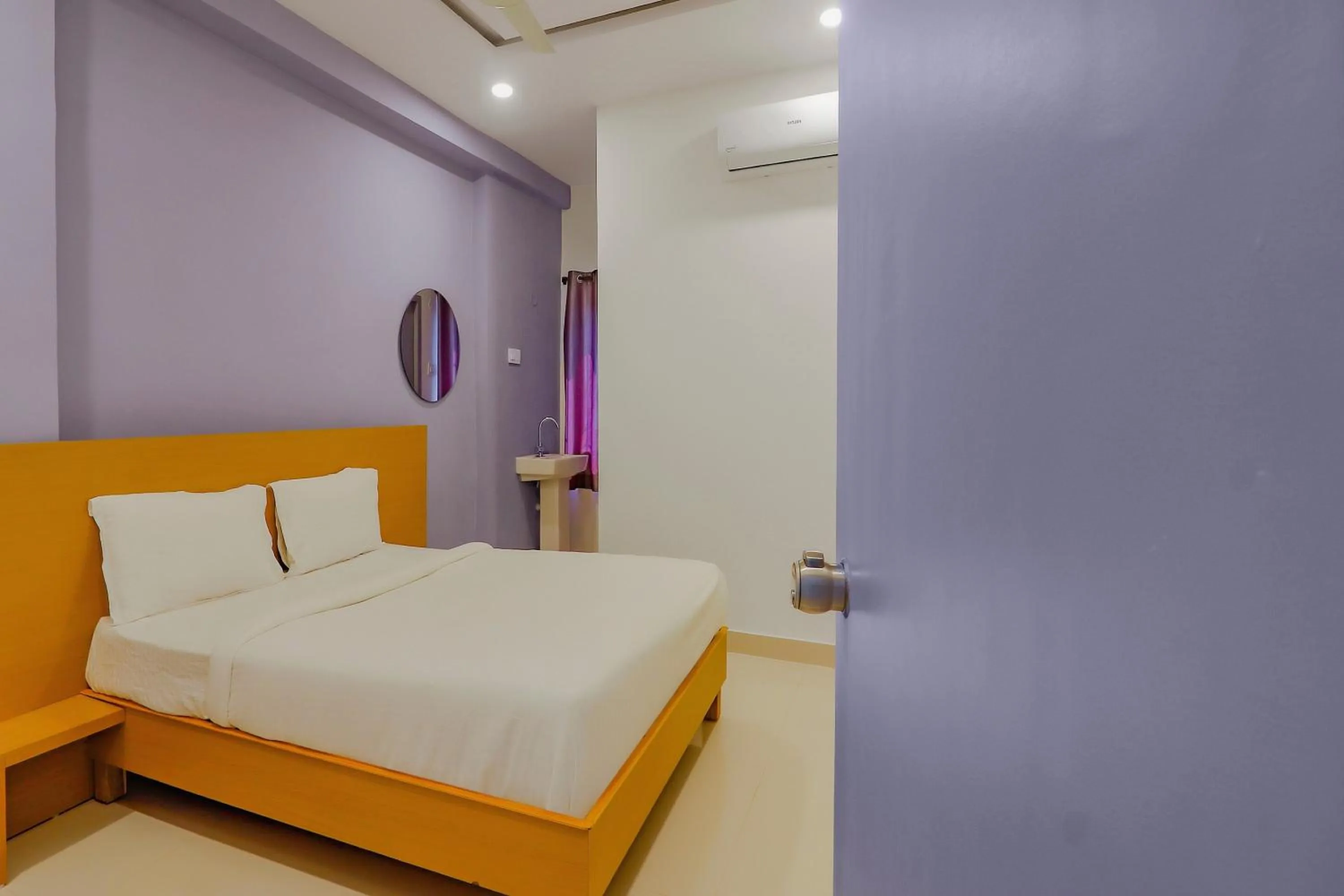 Other, Bed in Collection O White Ridge Near LB Nagar