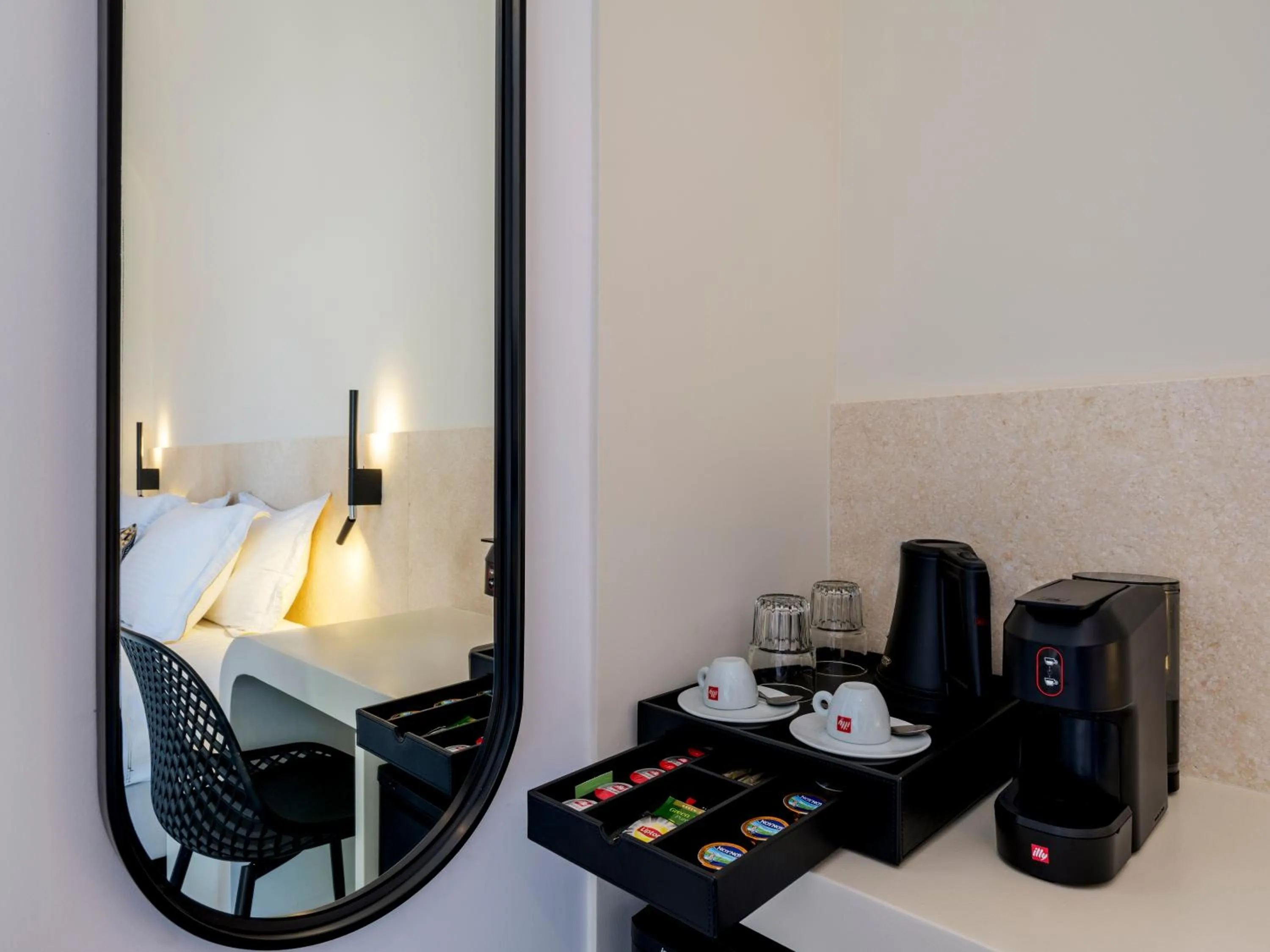 Coffee/tea facilities in Yalos Hotel Sunset view Mykonos town private rooms