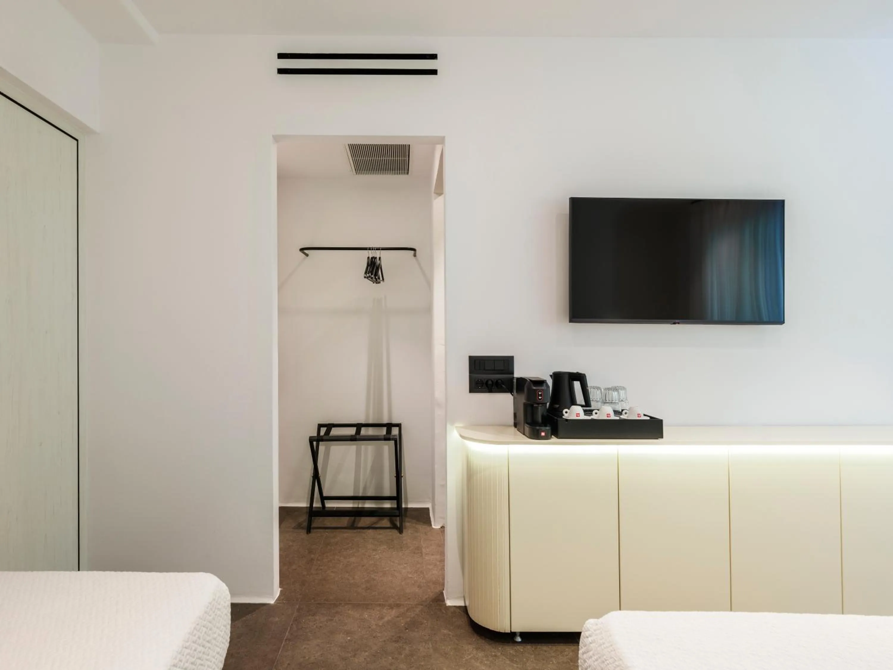 TV and multimedia, Bed in Yalos Hotel Sunset view Mykonos town private rooms