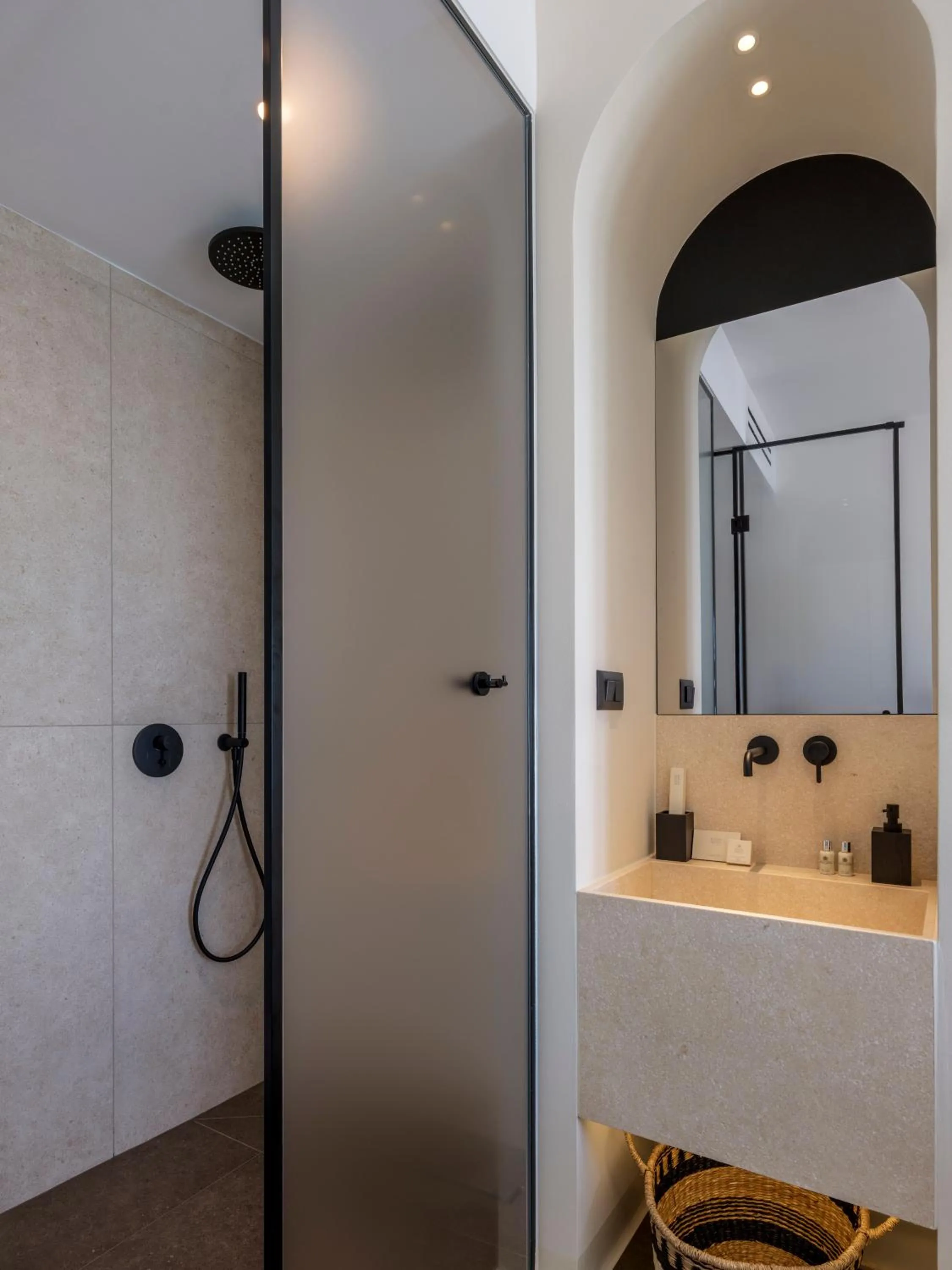 Shower in Yalos Hotel Sunset view Mykonos town private rooms