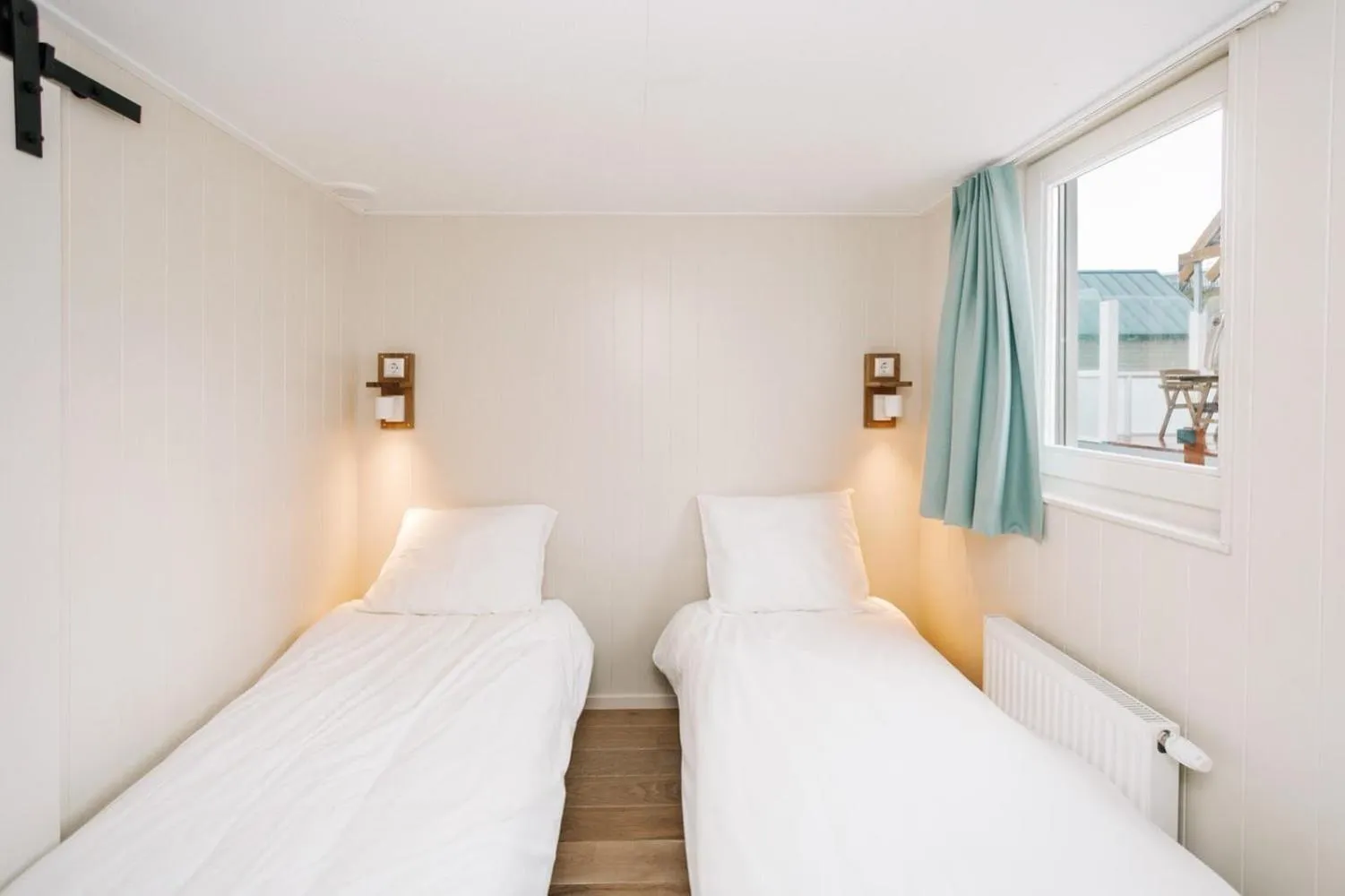 Bedroom, Bed in Thalassa Beach Houses