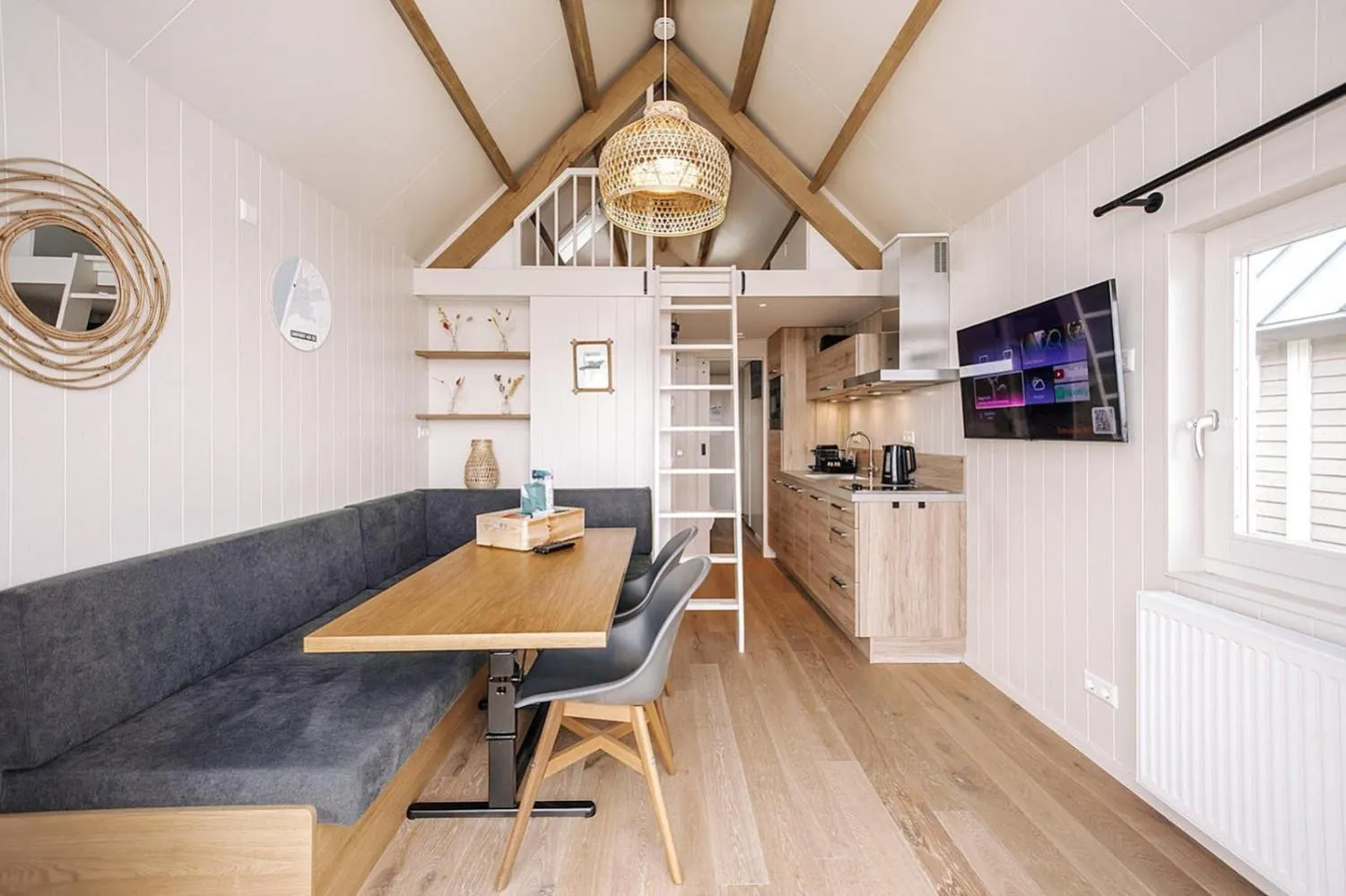 TV and multimedia in Thalassa Beach Houses