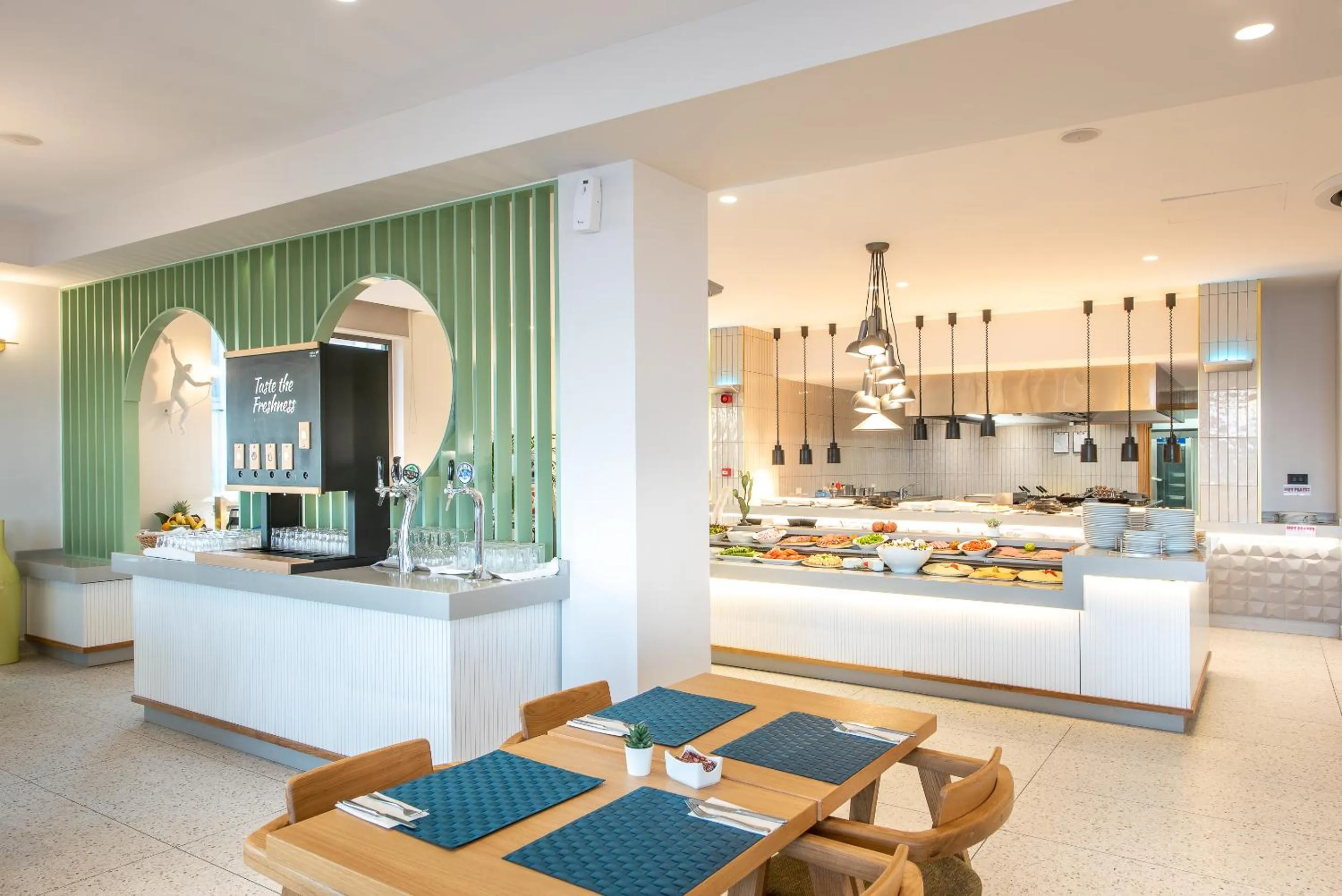 Restaurant/places to eat in Caldera Village