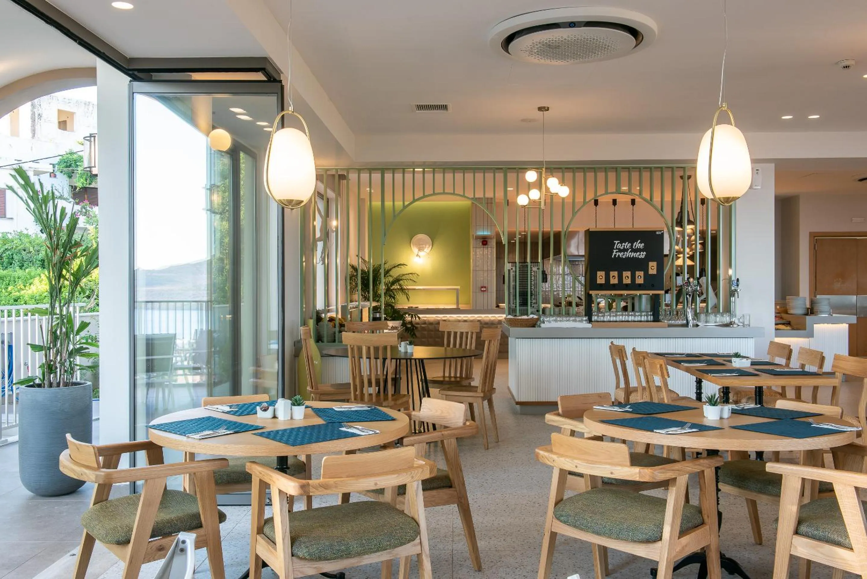 Restaurant/places to eat in Caldera Village