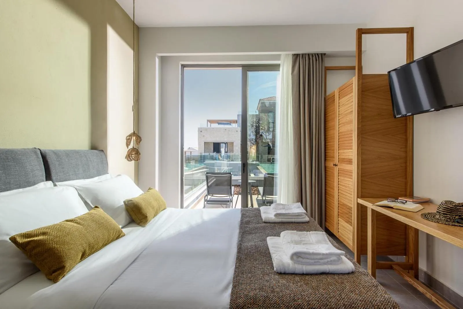 One-Bedroom Apartment Pool Front in Caldera Village