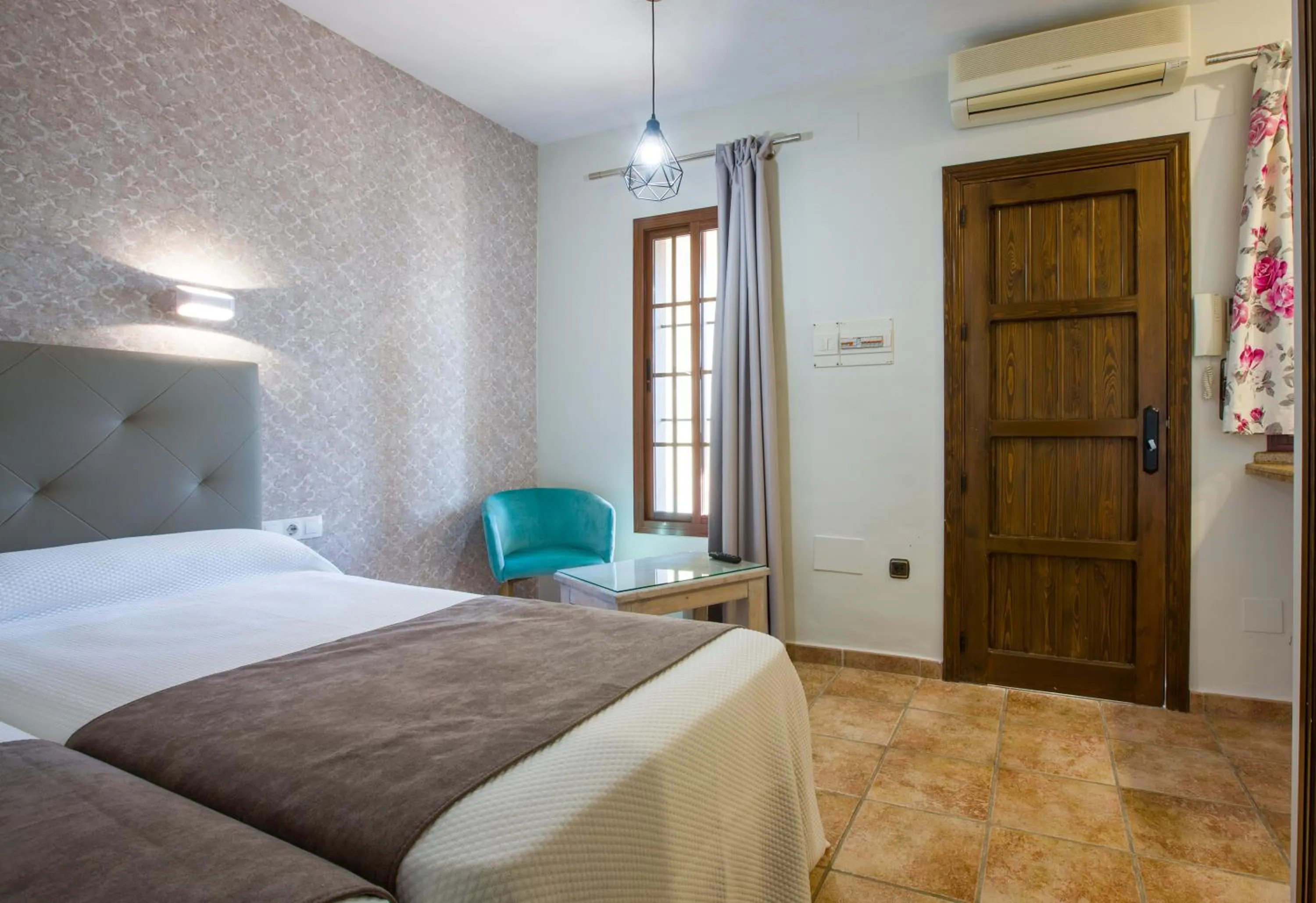 Photo of the whole room, Bed in Hostal Don Joaquín Alora