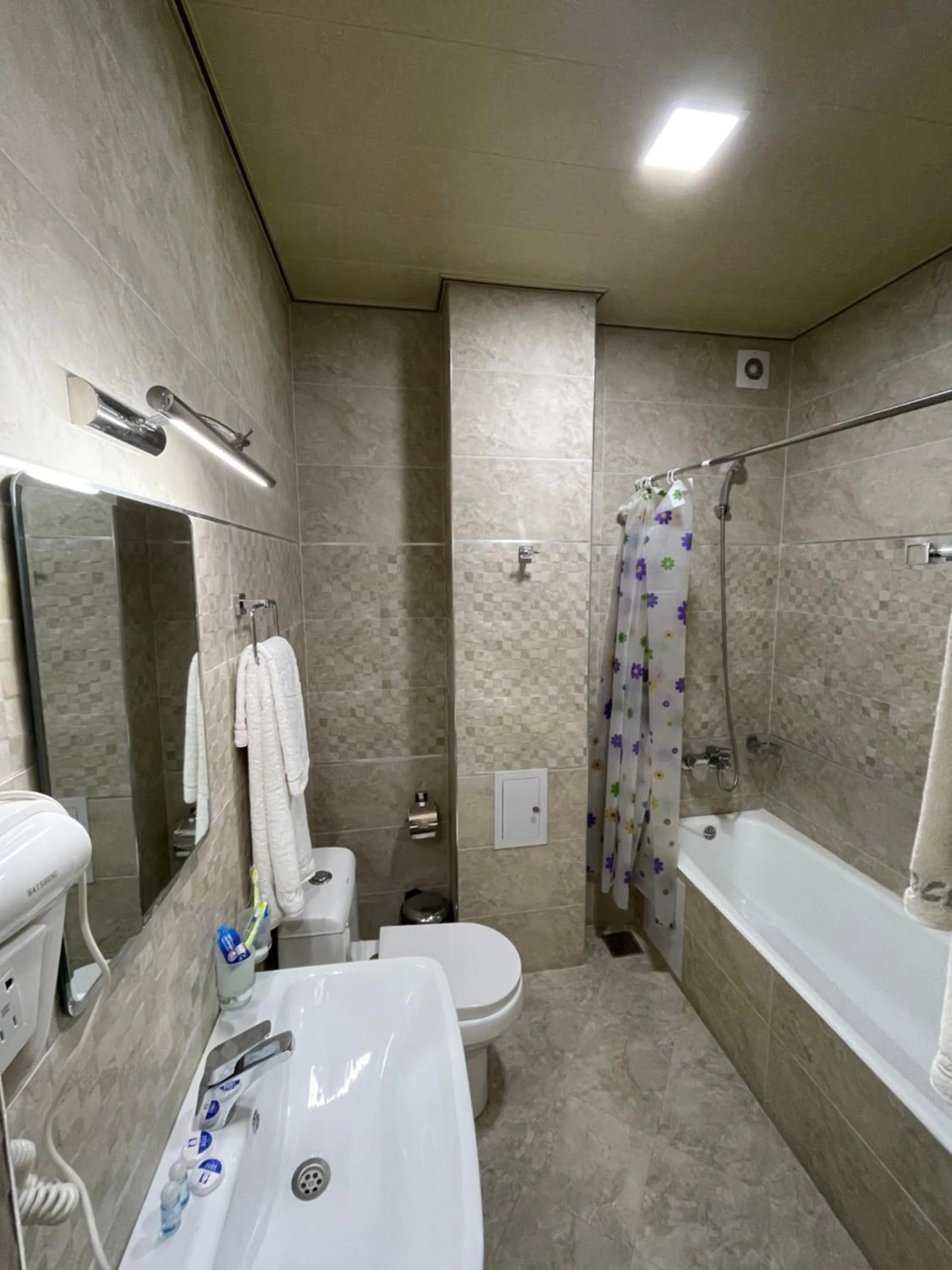 Shower in IZUMRUD PALACE