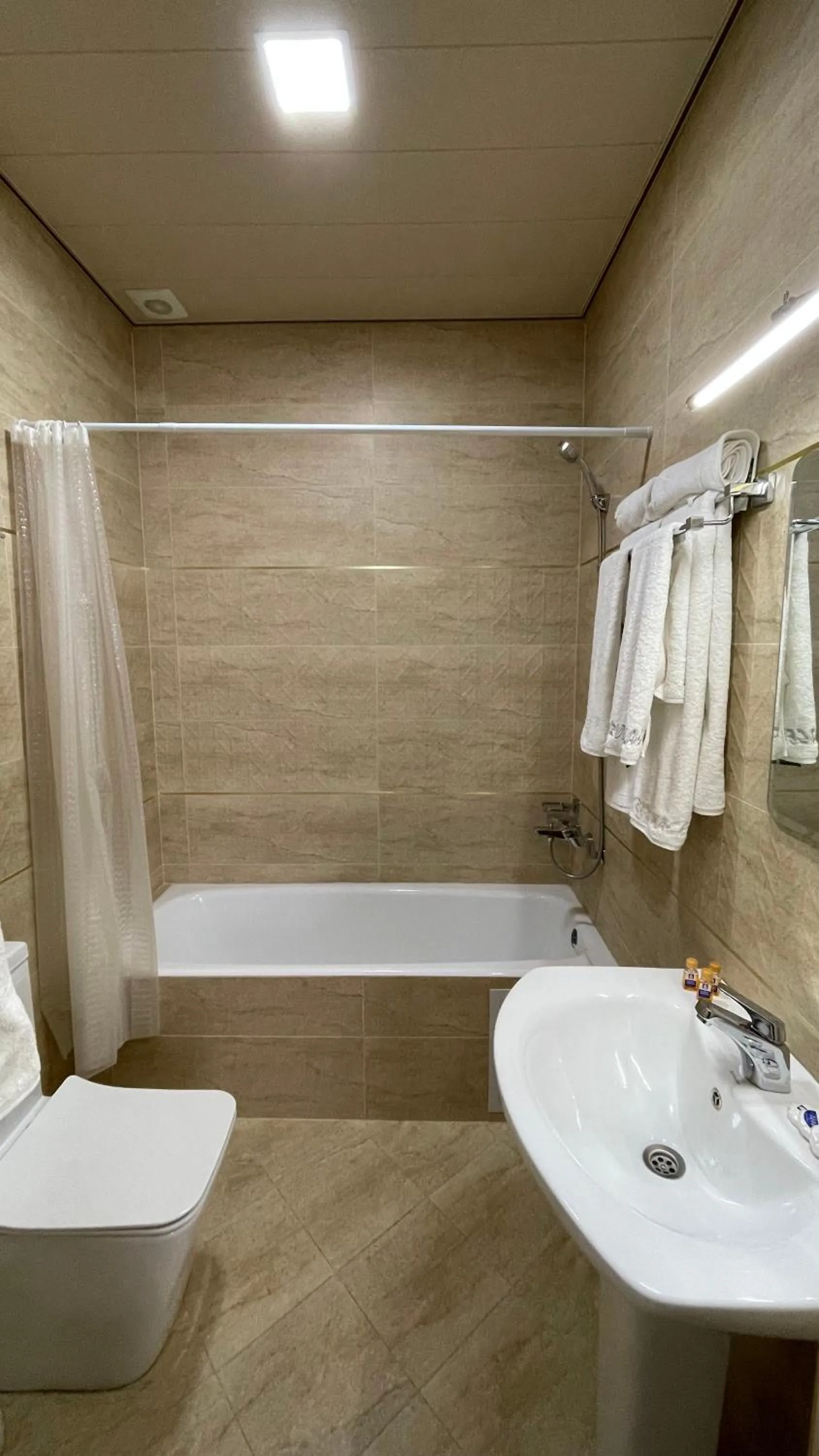 Shower in IZUMRUD PALACE