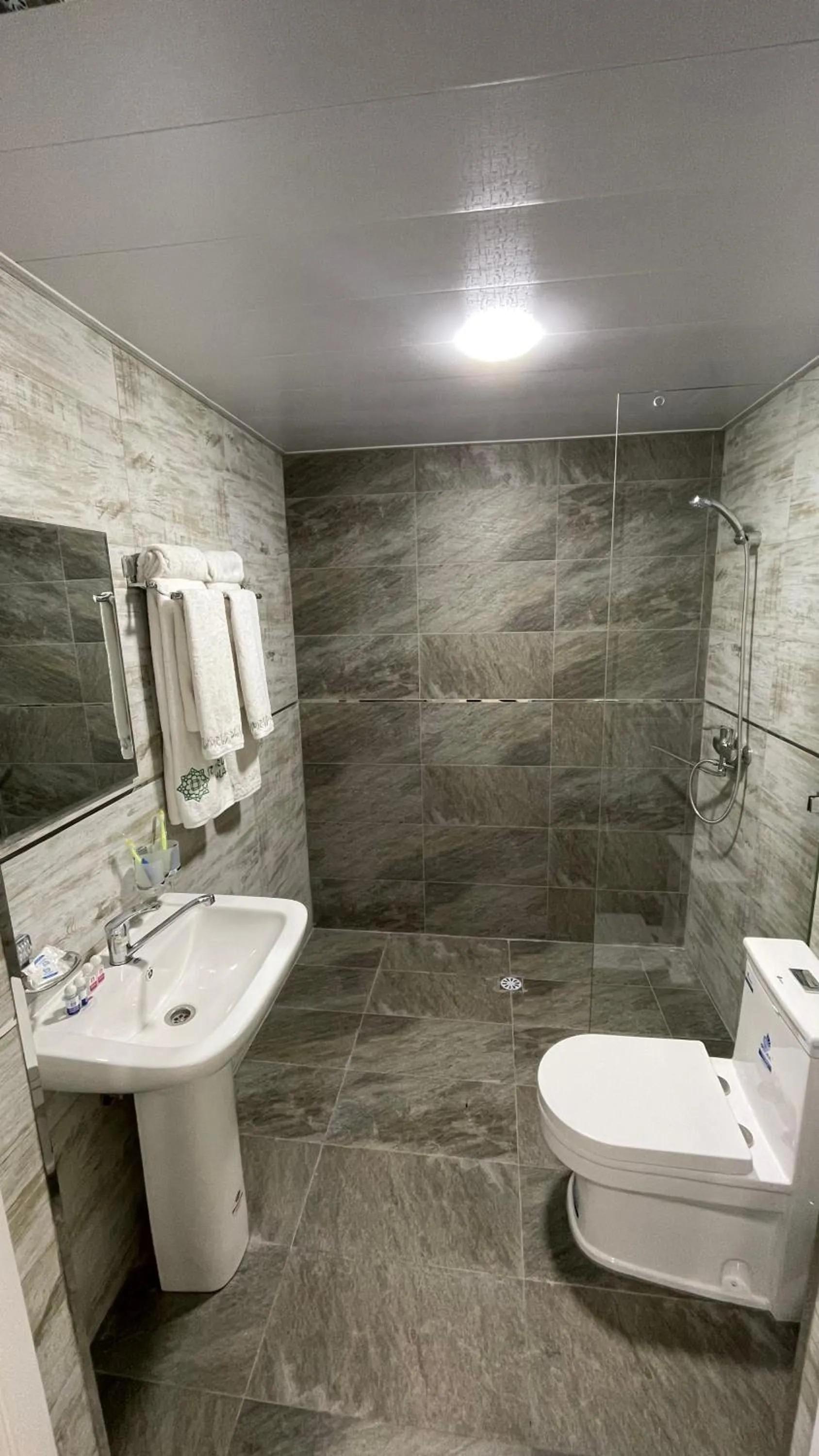 Shower in IZUMRUD PALACE