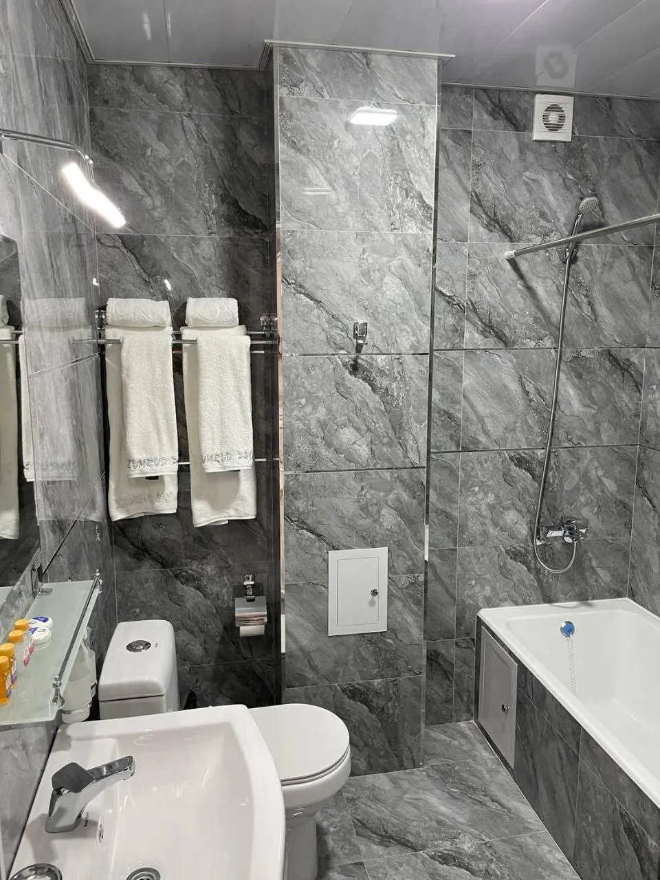 Shower in IZUMRUD PALACE