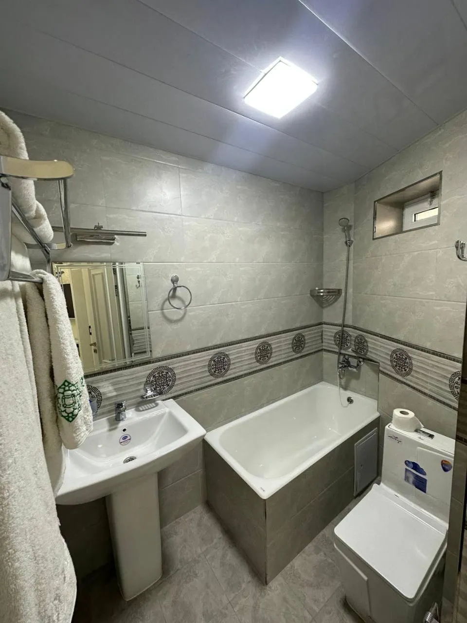 Shower in IZUMRUD PALACE