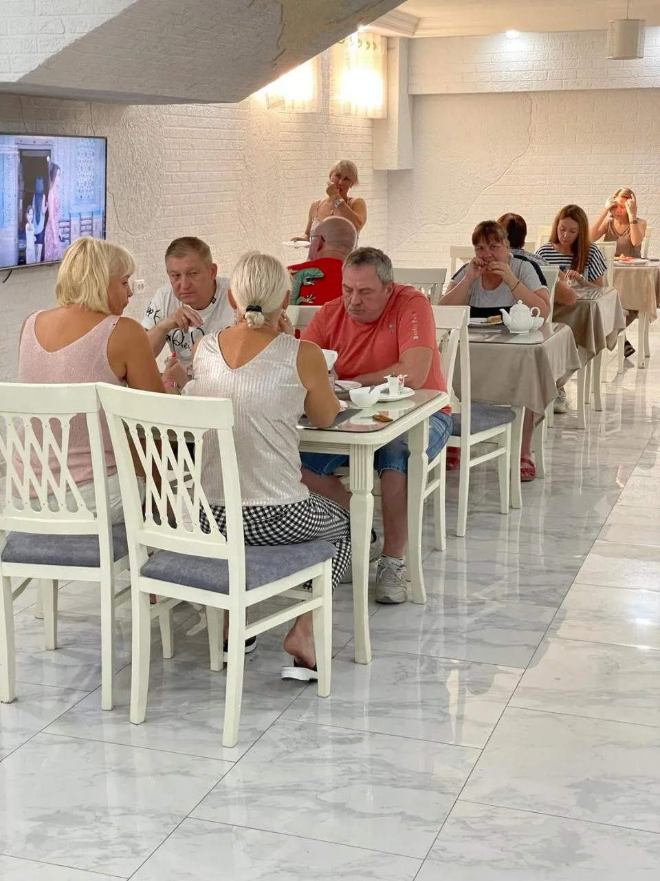 Restaurant/places to eat in IZUMRUD PALACE