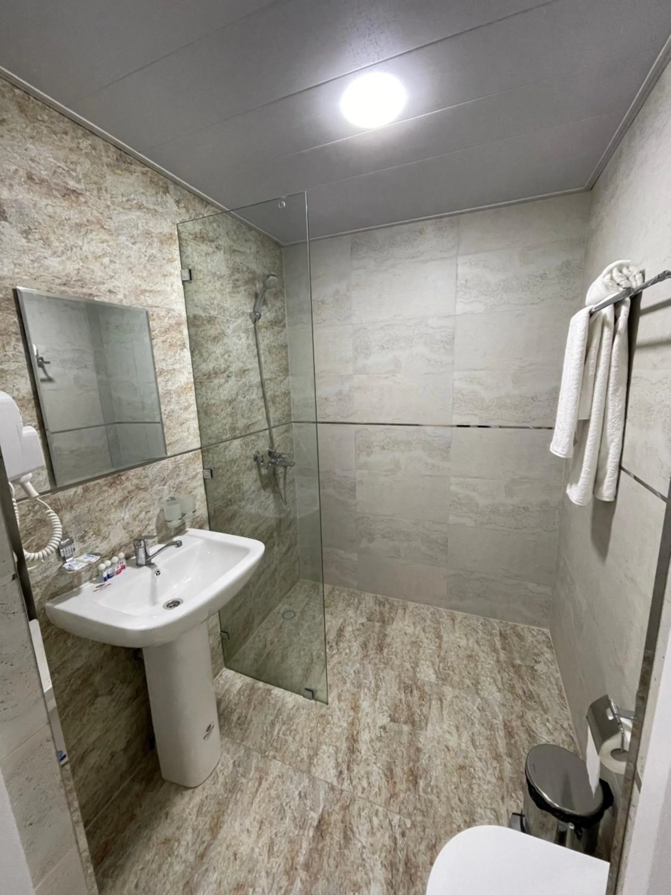 Shower in IZUMRUD PALACE