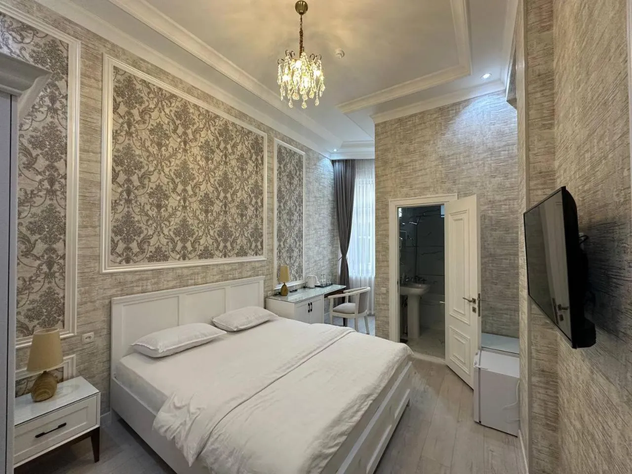 Bed in IZUMRUD PALACE