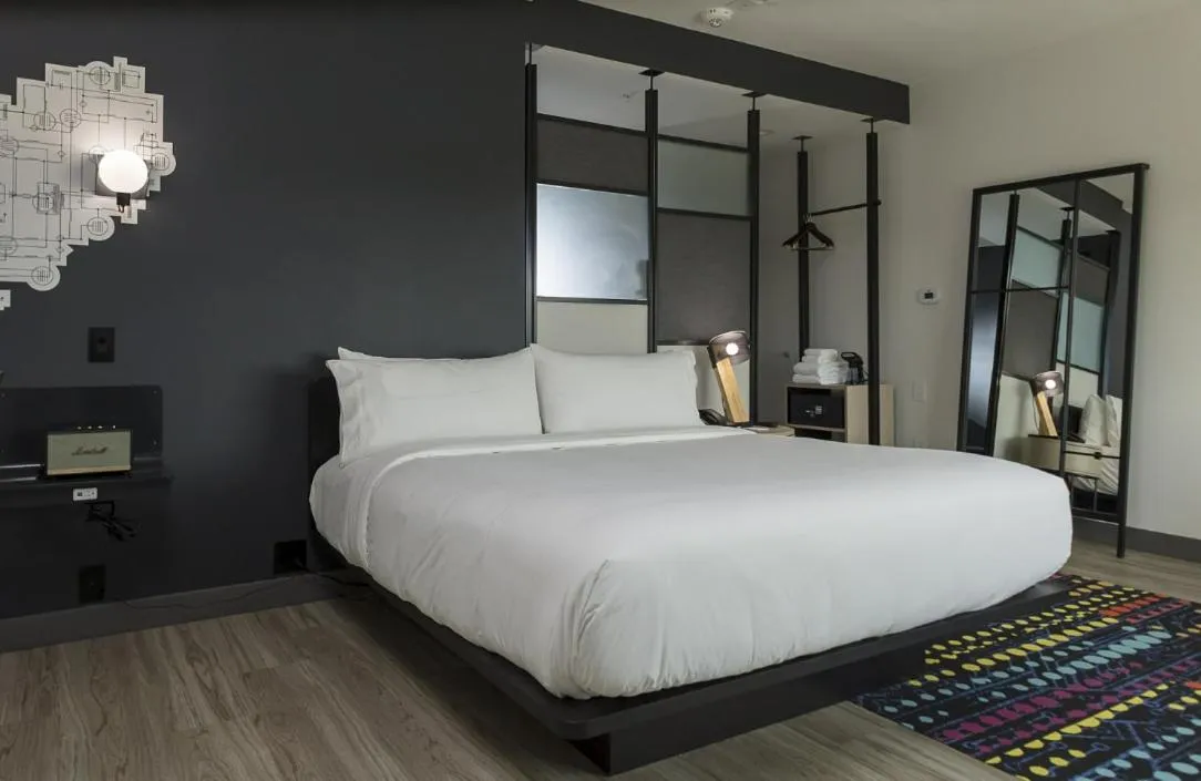 Bed in Aloft Dallas DFW Airport Grapevine