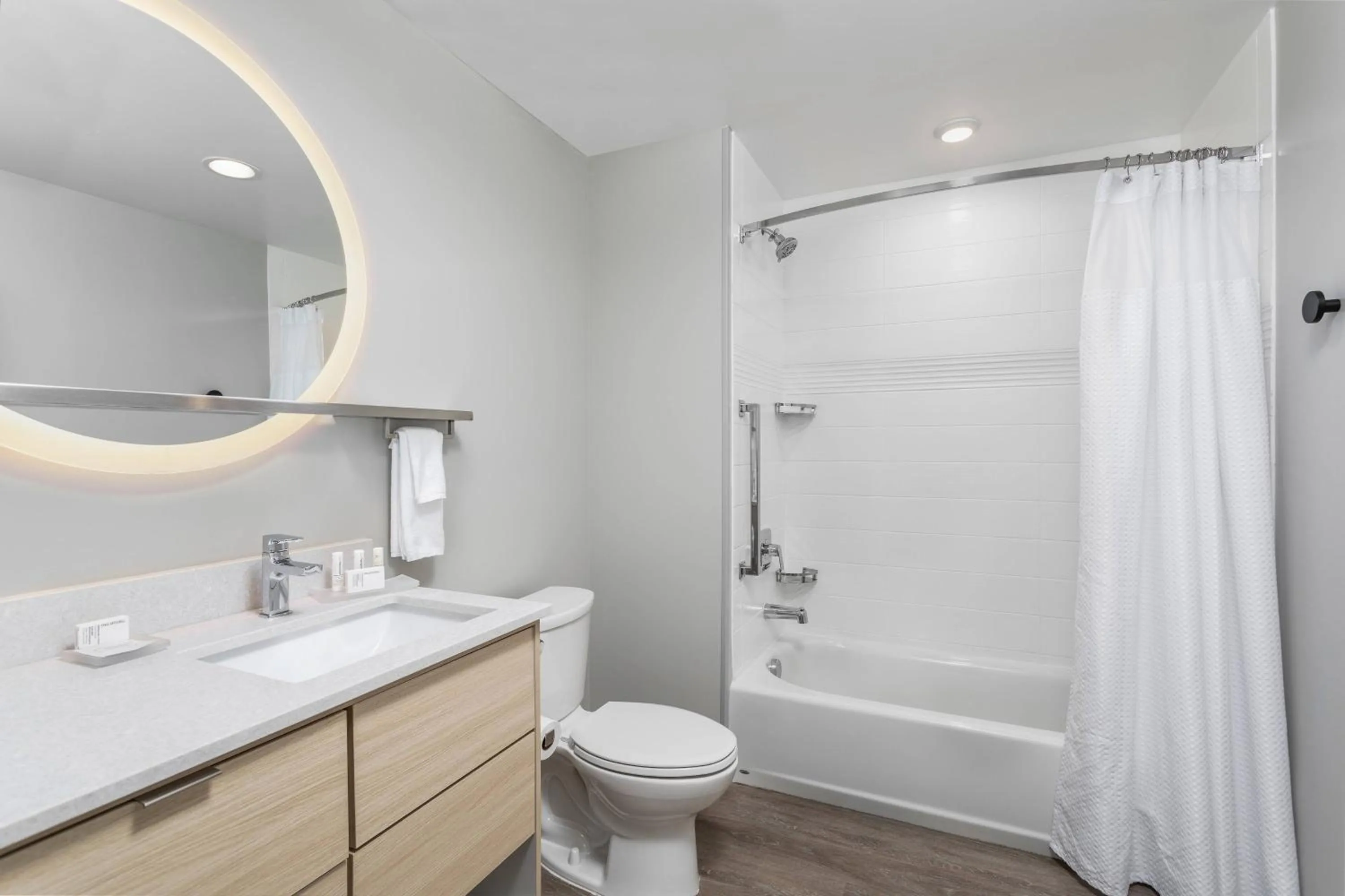 Bathroom in TownePlace Suites By Marriott Orlando Southwest Near Universal