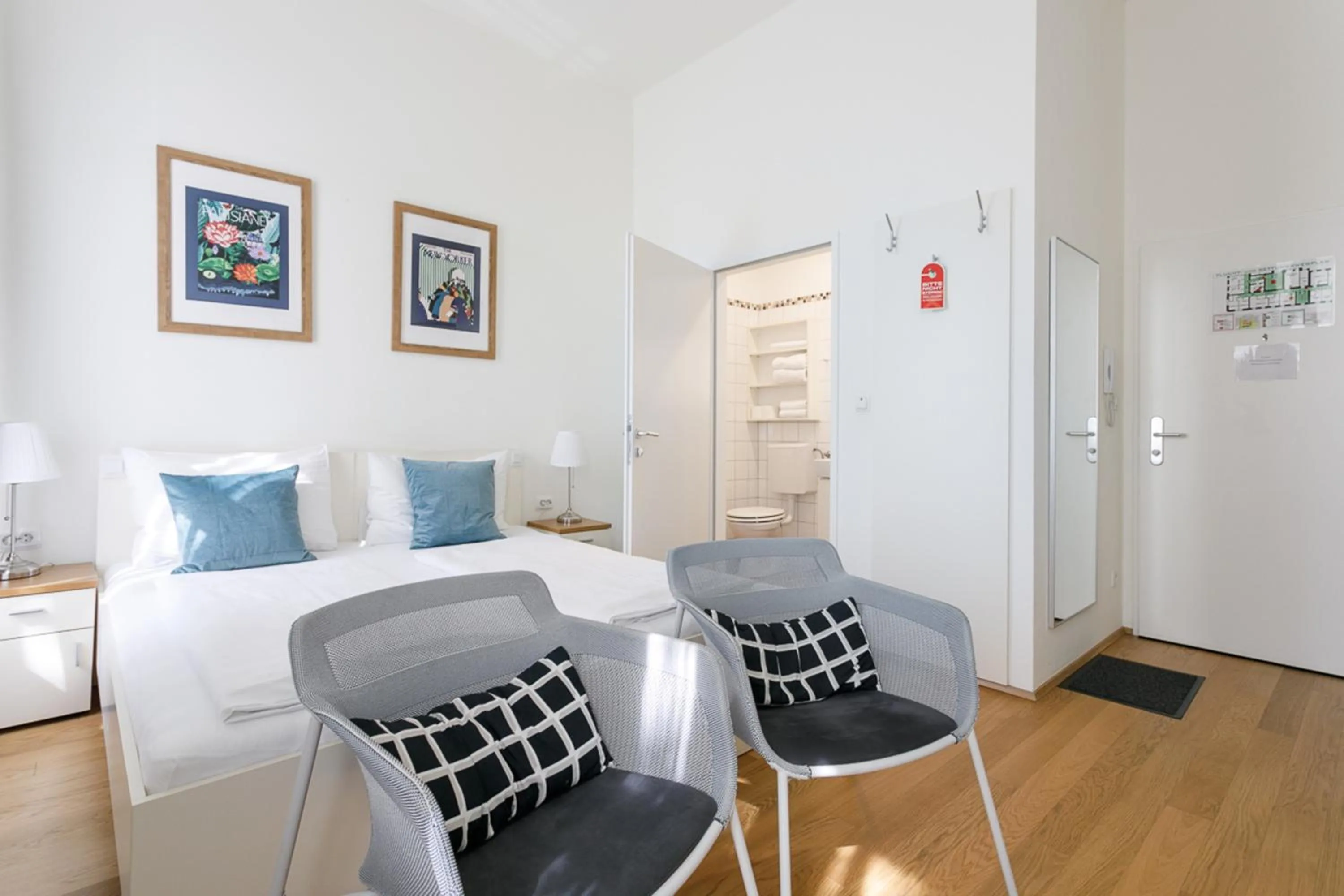 Photo of the whole room in Riess City Rooms - Self Check-in