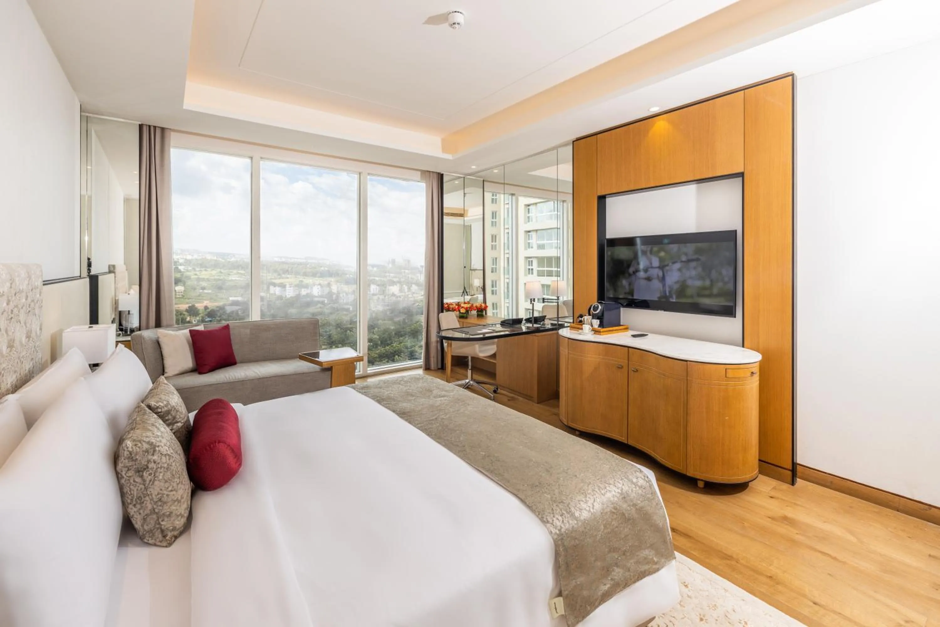 Bedroom in The Leela Bhartiya City Bengaluru