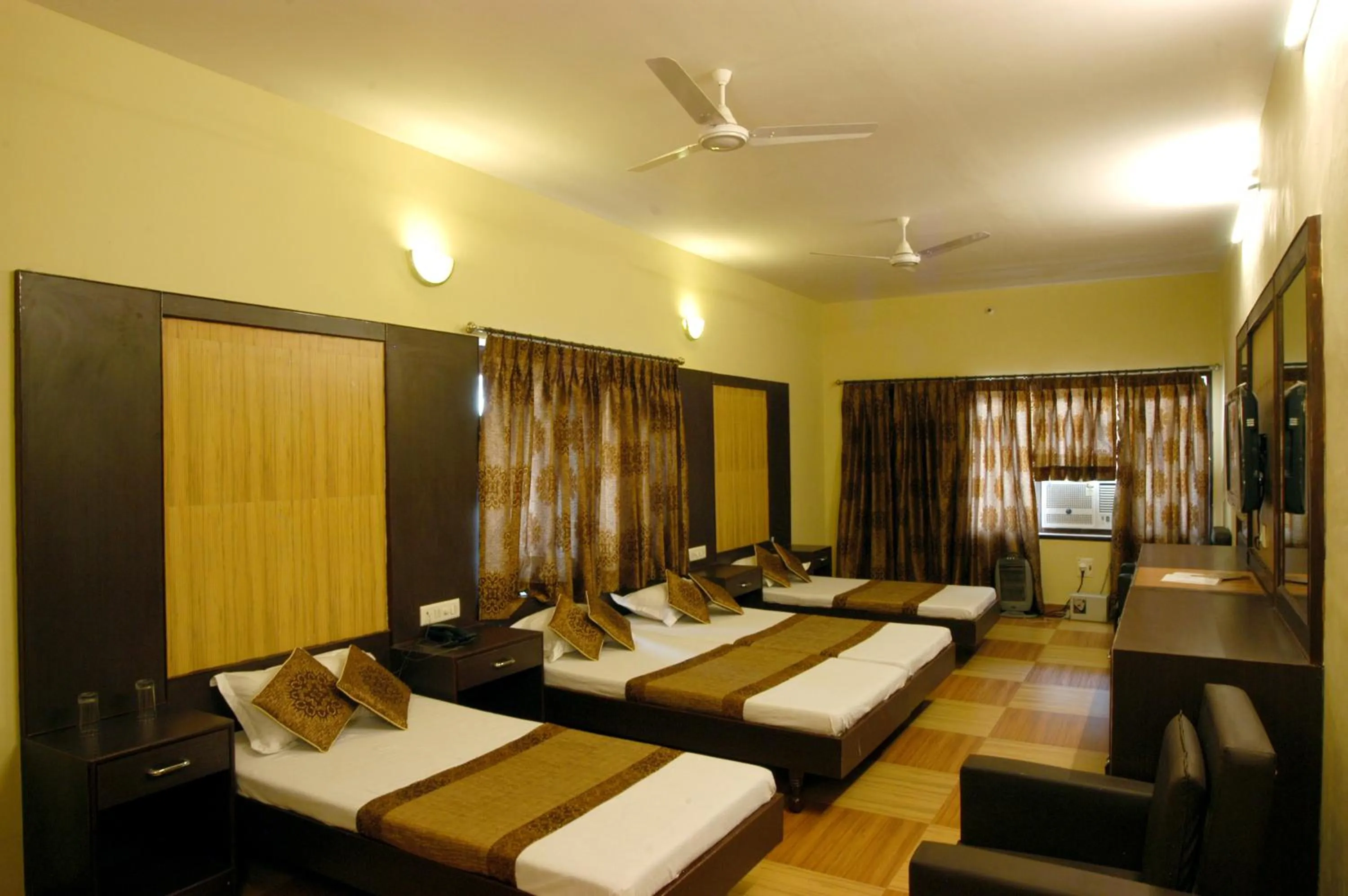 Deluxe Family Suite in HOTEL VARUNA