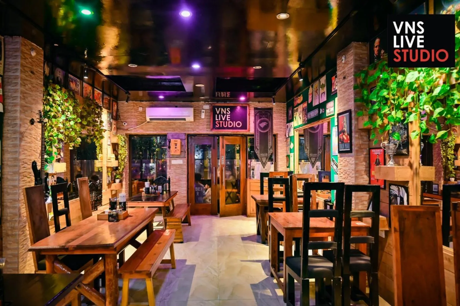 Restaurant/places to eat in HOTEL VARUNA