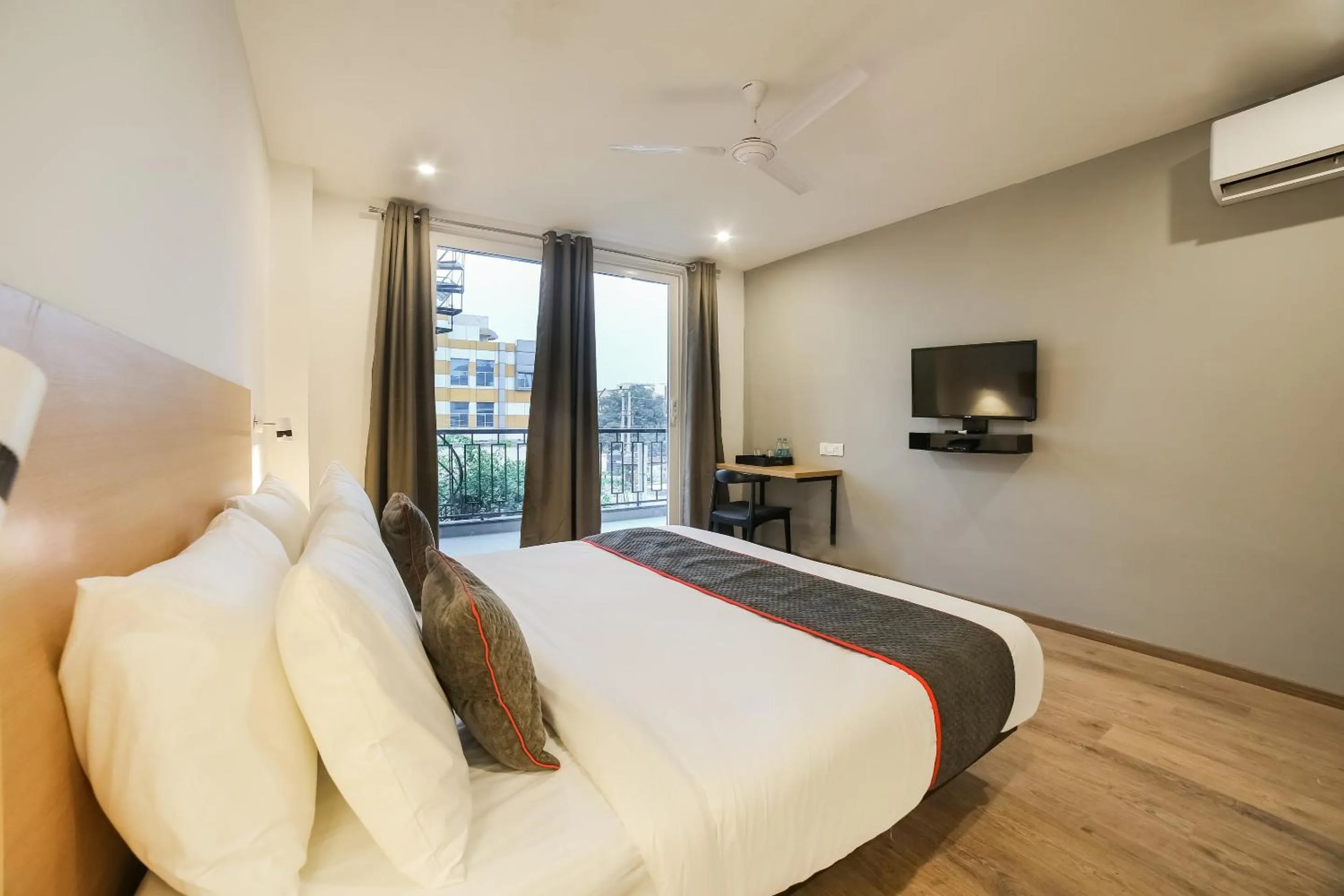 Bedroom, Bed in Super Townhouse Near Appu Ghar
