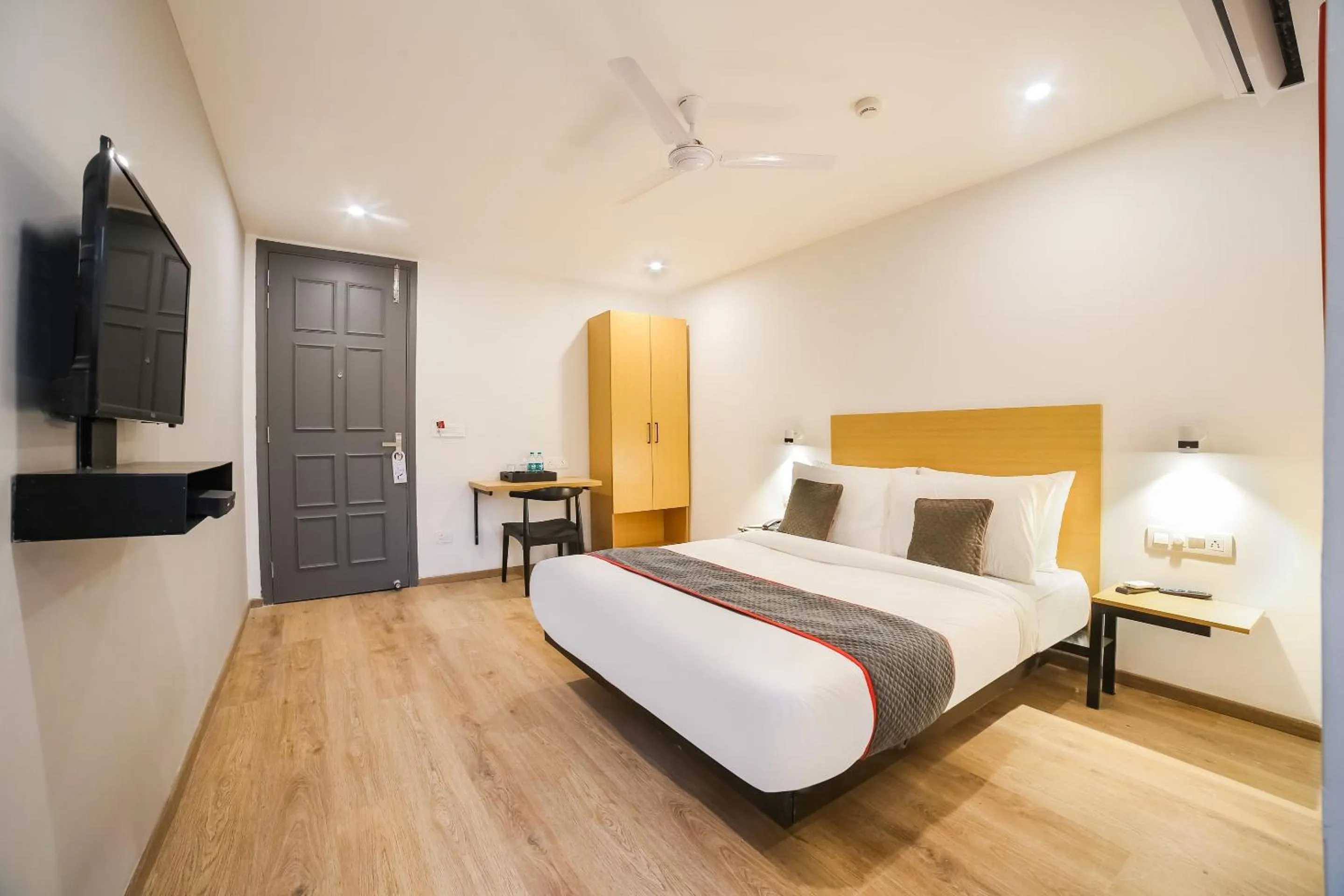 Bedroom, Bed in Super Townhouse Near Appu Ghar