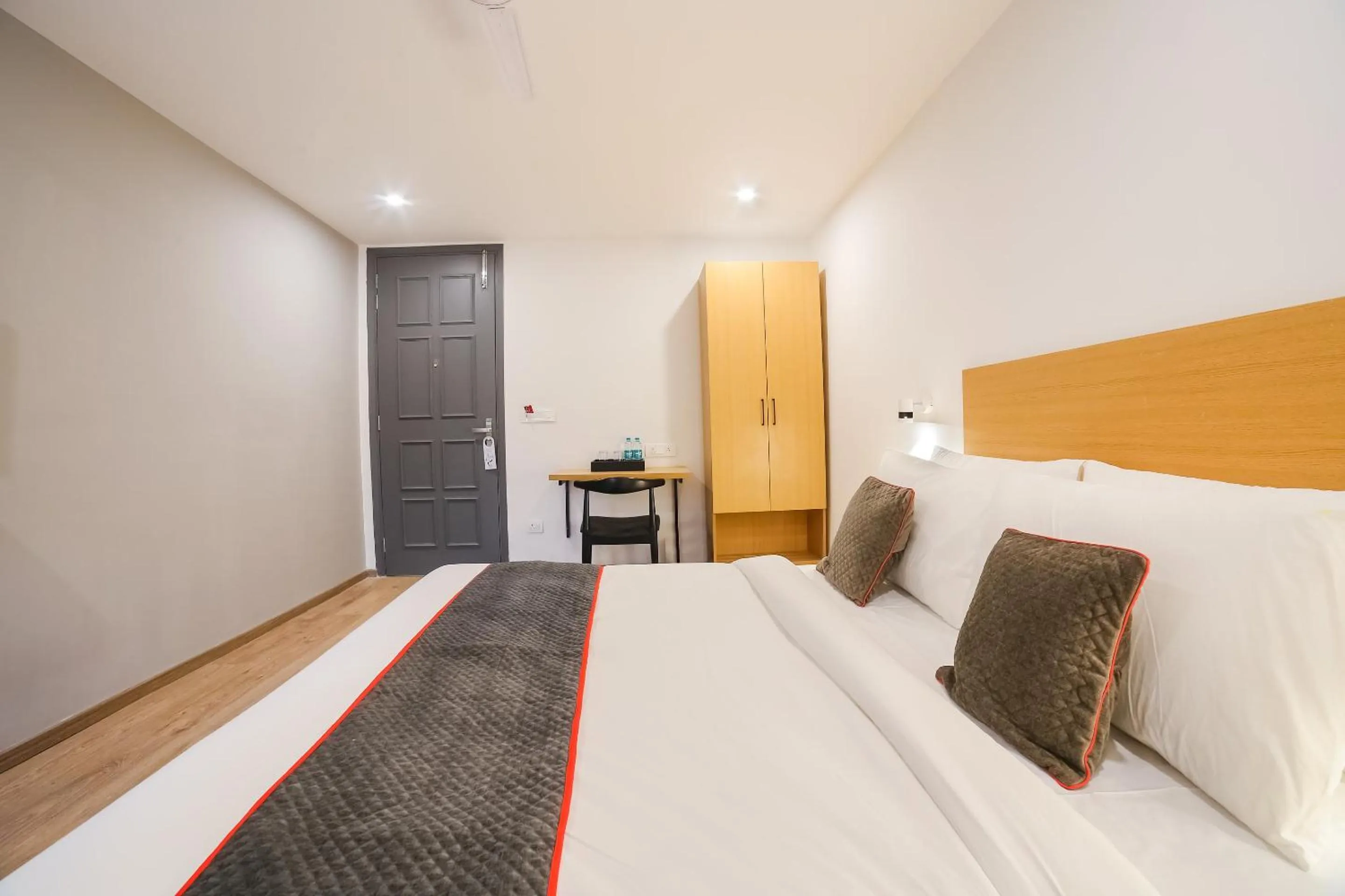 Bedroom, Bed in Super Townhouse Near Appu Ghar