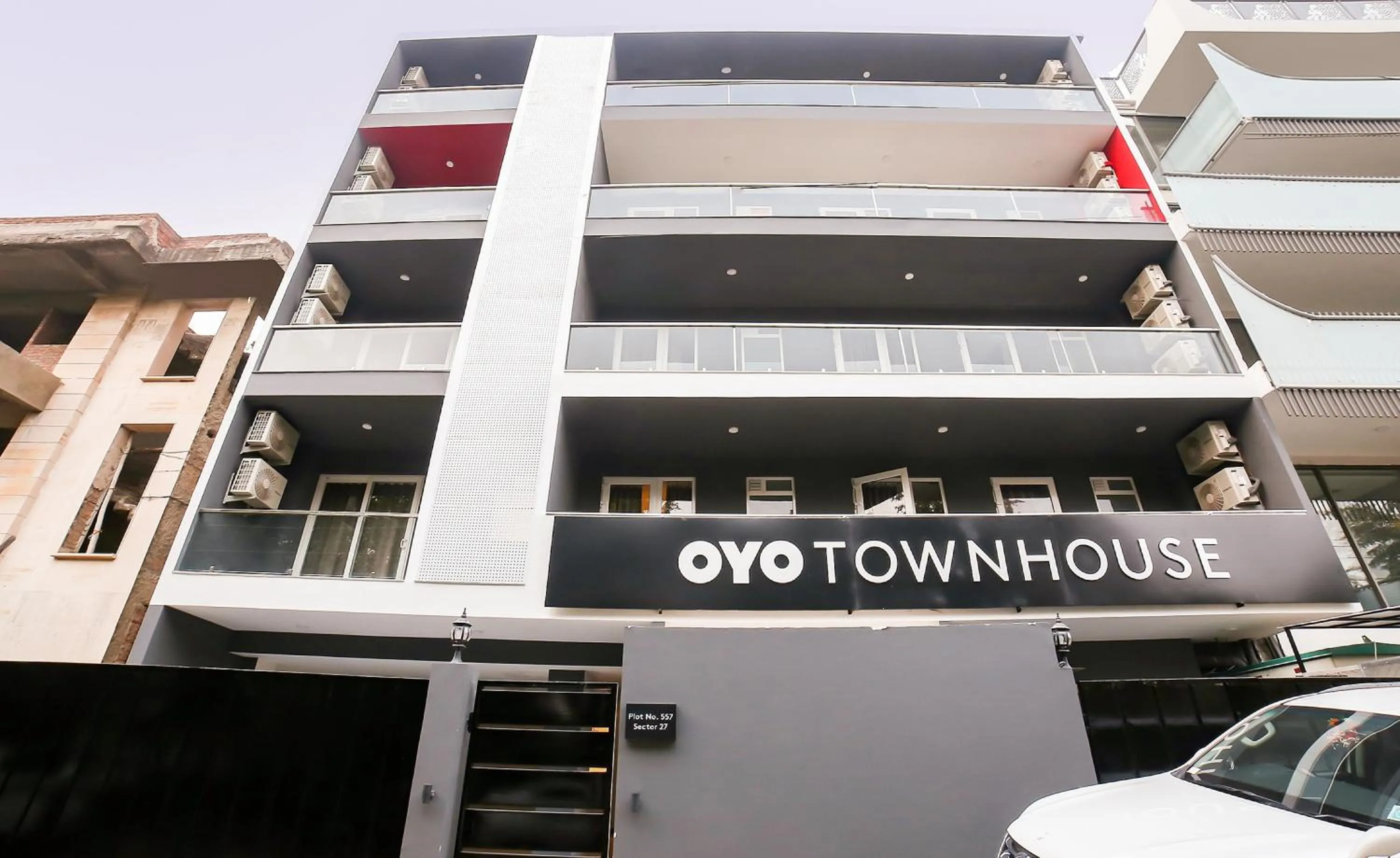 Facade/entrance in Super Townhouse Near Appu Ghar